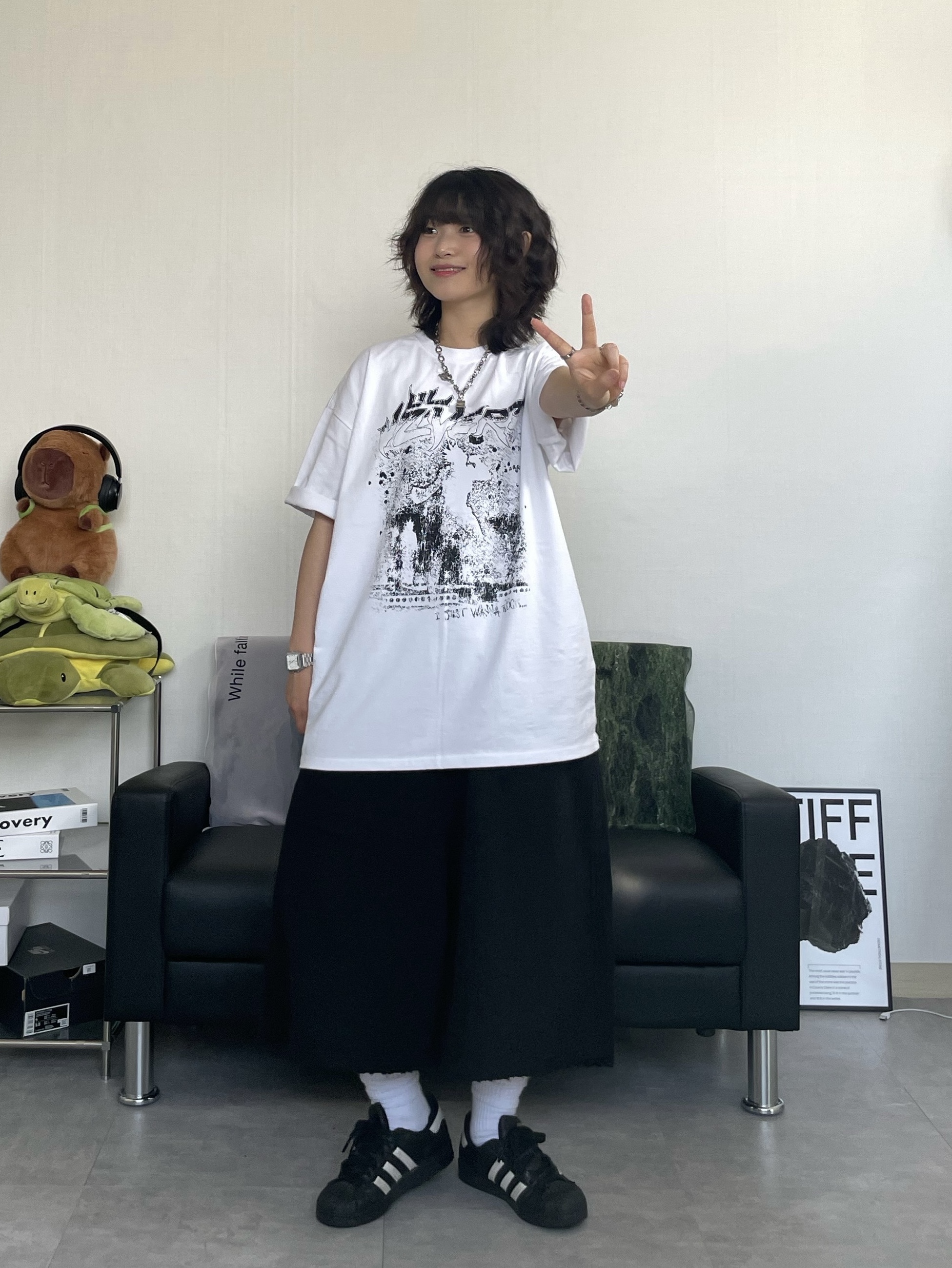 Adidas Superstar Core Black White 착용 스타일 - 3