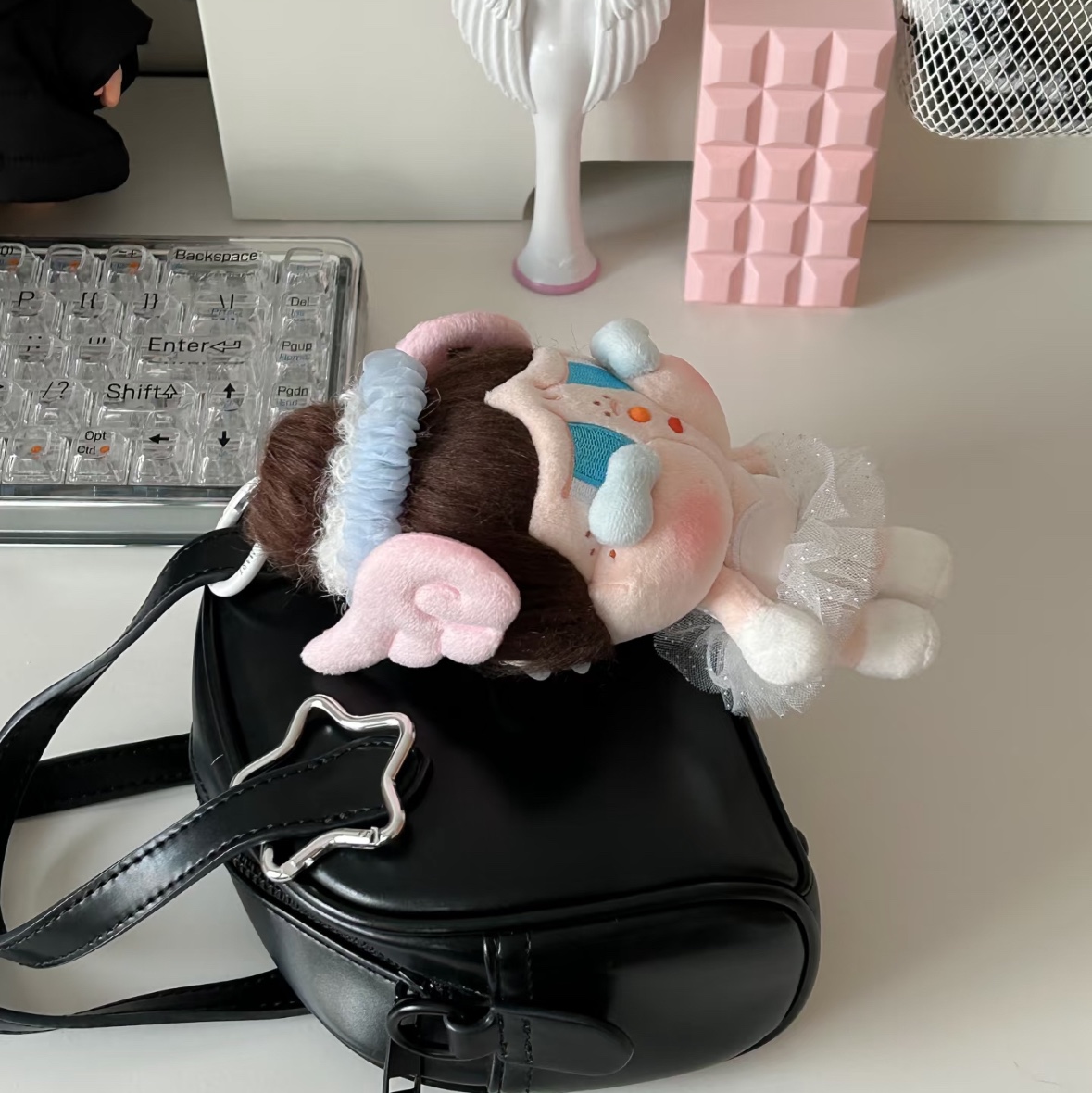 Pop Mart Crybaby Shiny Shiny Series Plush Pedant Blister Pack 착용 스타일