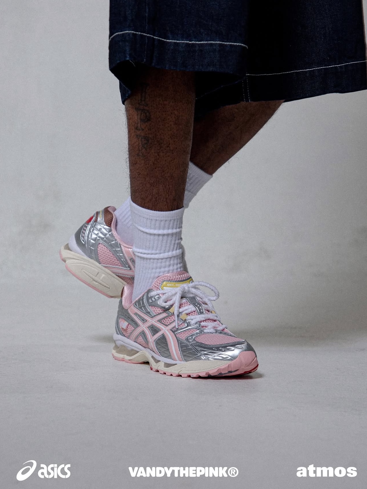 Asics x Atmos x Vandy The Pink Gel-Nimbus 10.1 Banana Split Strawberry 착용 스타일 - 3