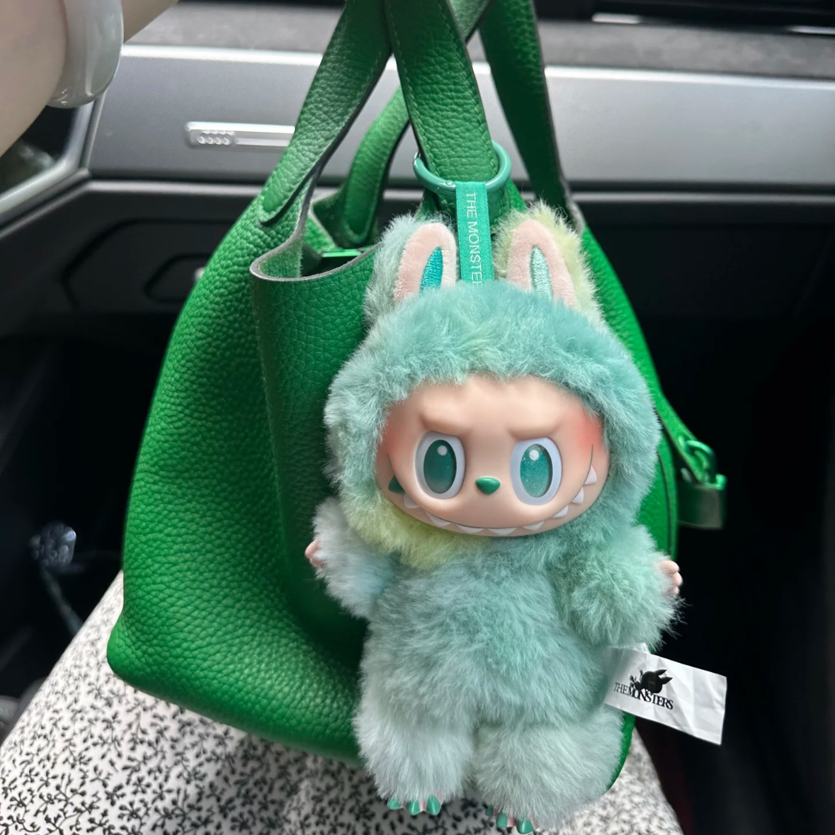 Pop Mart Labubu The Monsters Highlight Series Serenity Keyring (Opened Case) 착용 스타일