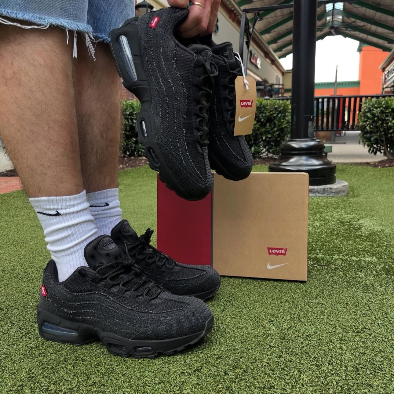 Nike x Levi's Air Max 95 Black 착용 스타일 - 1