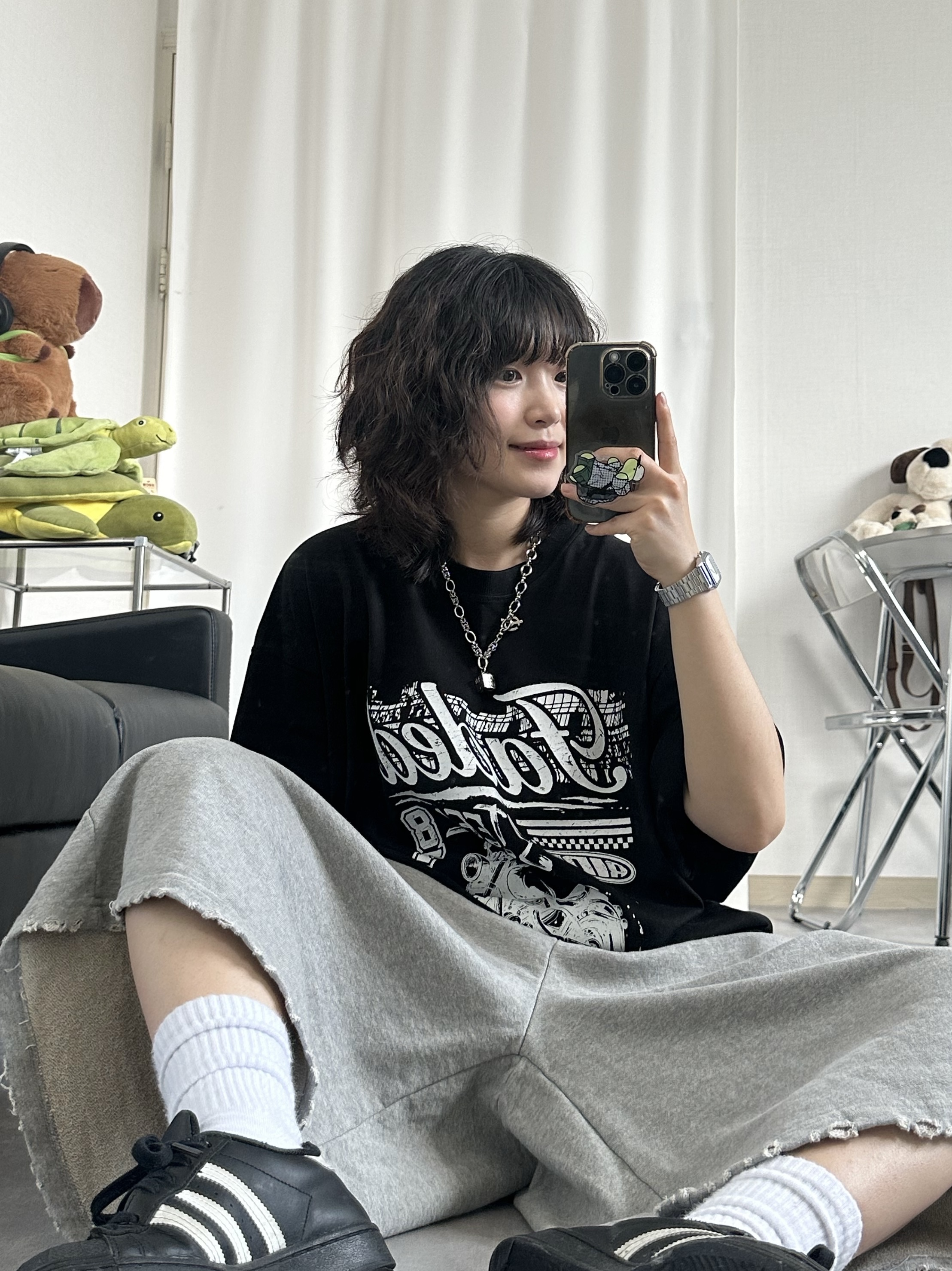 Adidas Superstar Core Black White 착용 스타일 - 6