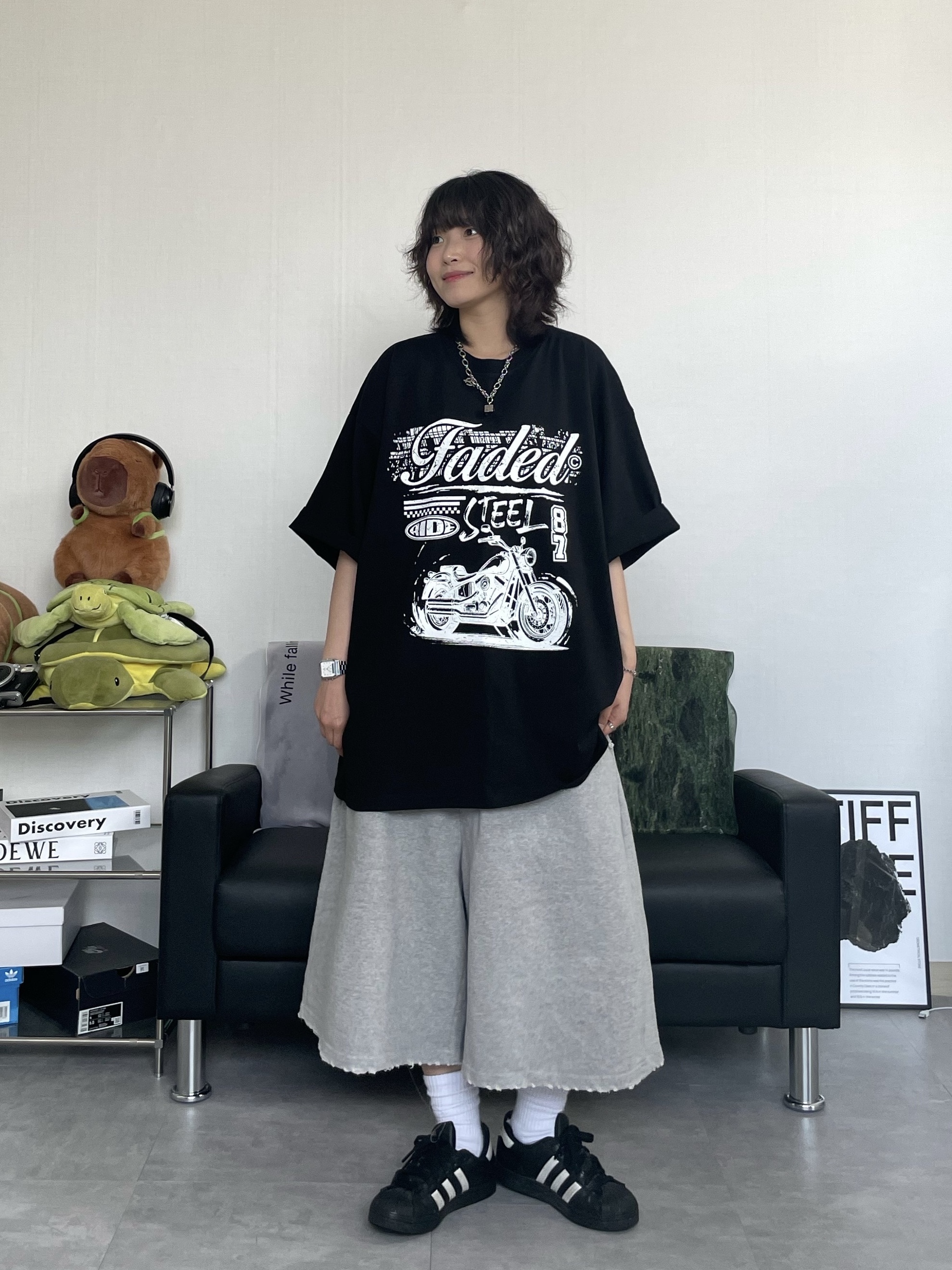 Adidas Superstar Core Black White 착용 스타일 - 3