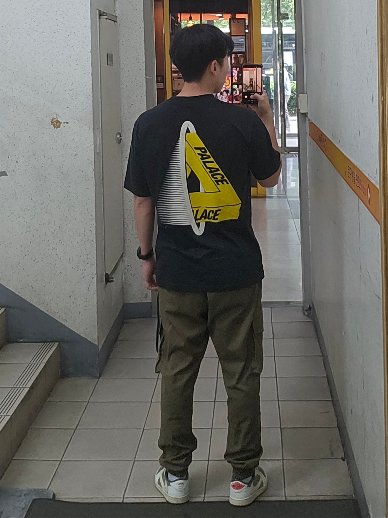 Jordan 1 x Travis Scott Retro Low OG SP Sail and Ridgerock, Palace Tri-Void T-Shirt Black - 23FW 착용 스타일