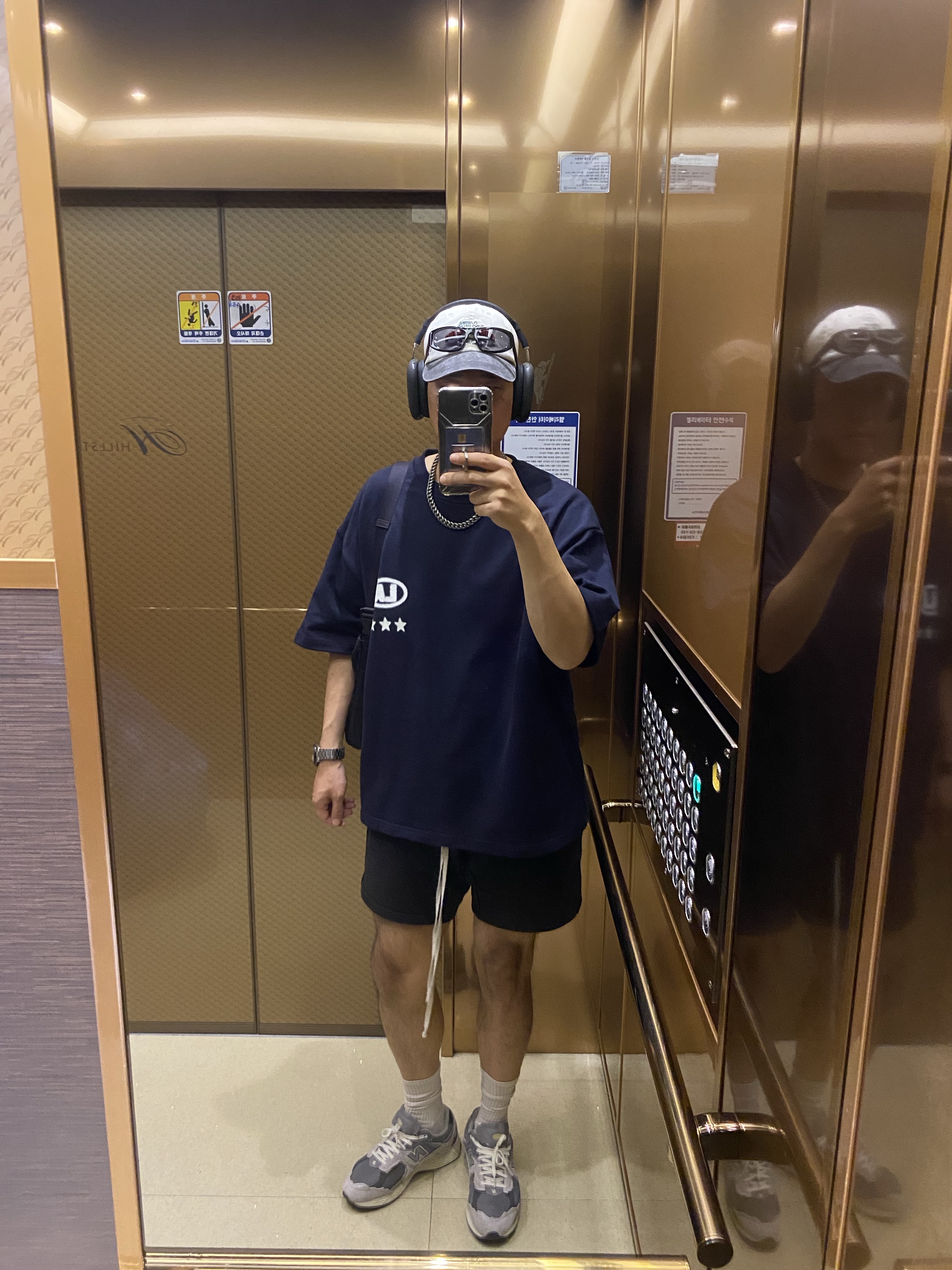 Apple AirPods Max USB C Midnight (Korean Ver.), Stussy Landon Sunglasses Black Black Lens 착용 스타일