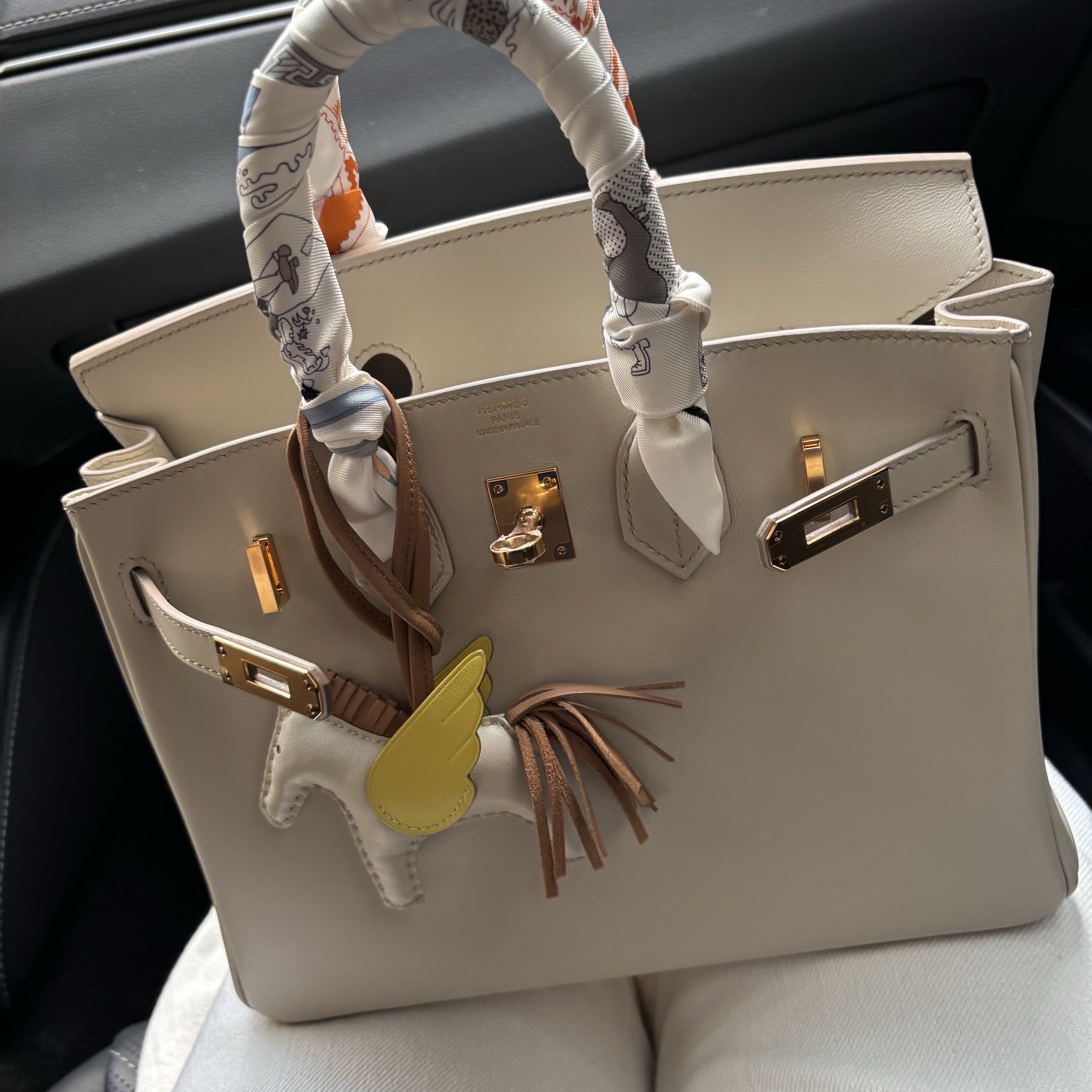 Hermes Rodeo Pegase PM Charm Milo Swift & Craie Chai Lime 착용 스타일