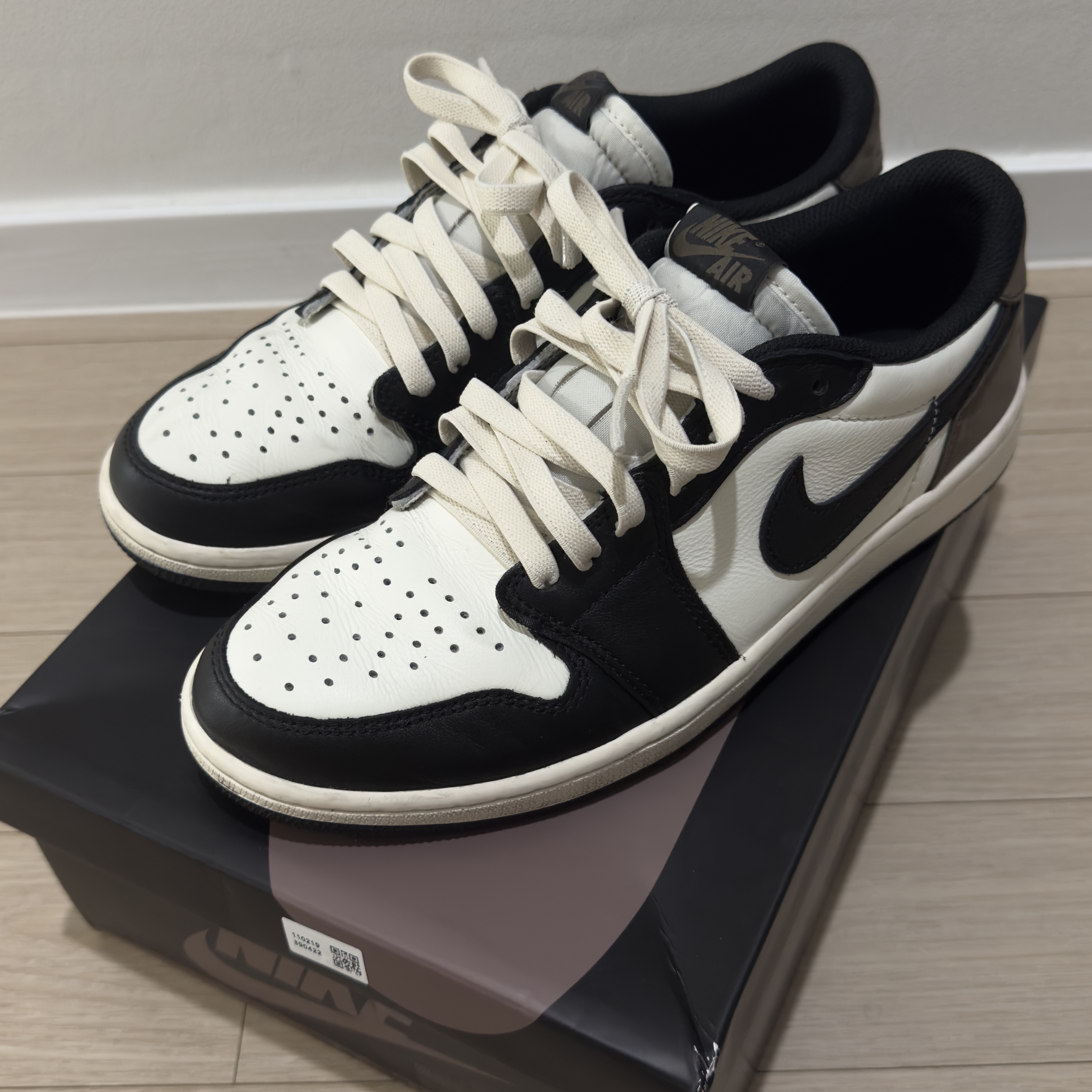 Jordan 1 Retro Low OG Mocha 착용 스타일