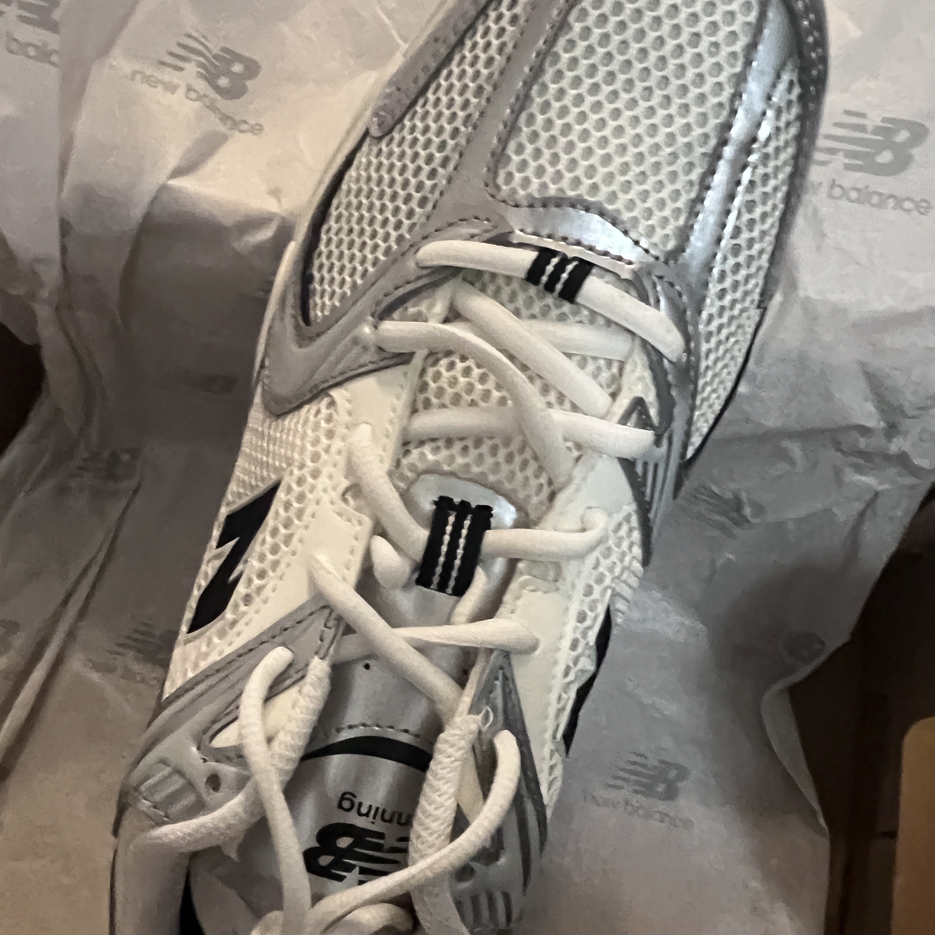 New Balance 530 Angora Cream Silver 착용 스타일