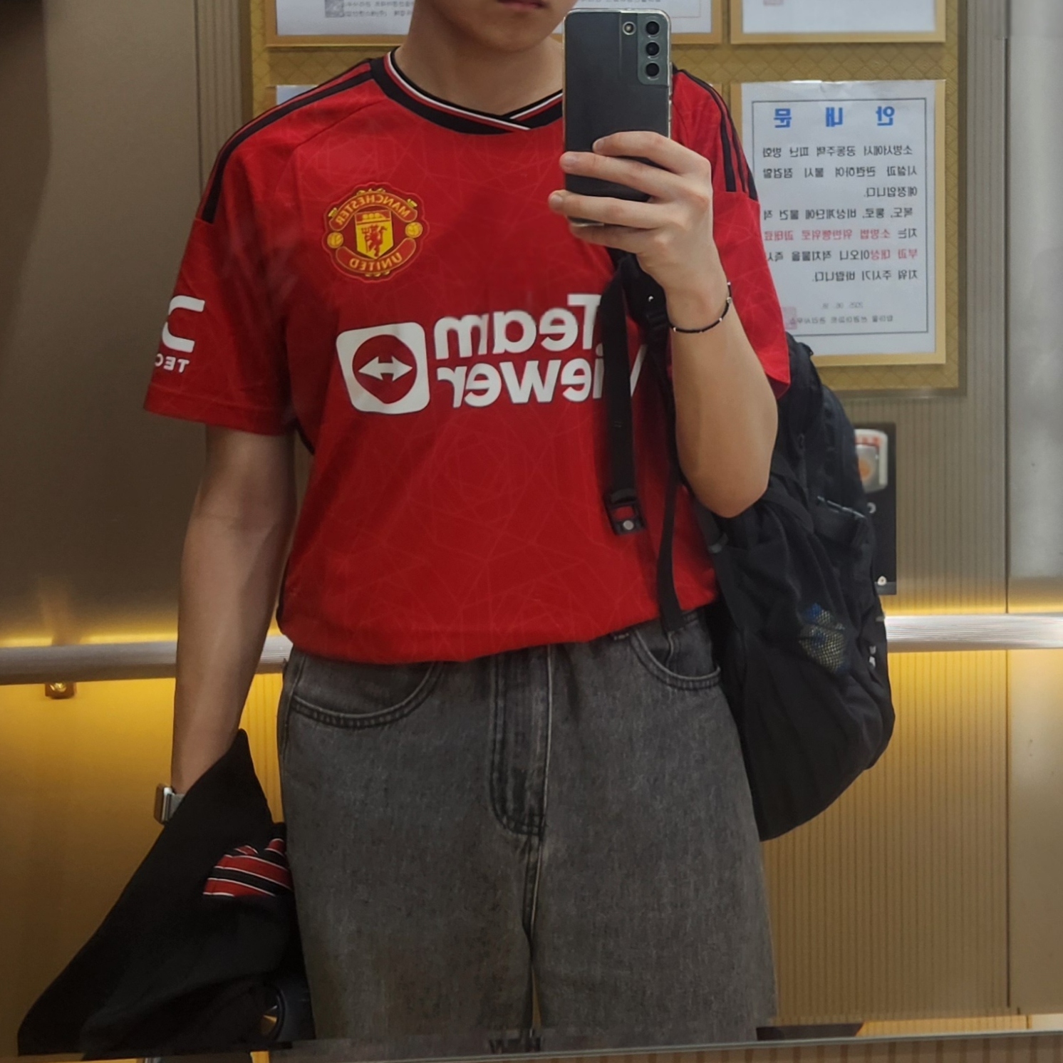 Adidas Manchester United 2023/24 Home Jersey Team Collegiate Red - KR Sizing (Non Marking Ver.), Adidas Manchester United Terrace Icon Track Top Black - KR Sizing 착용 스타일