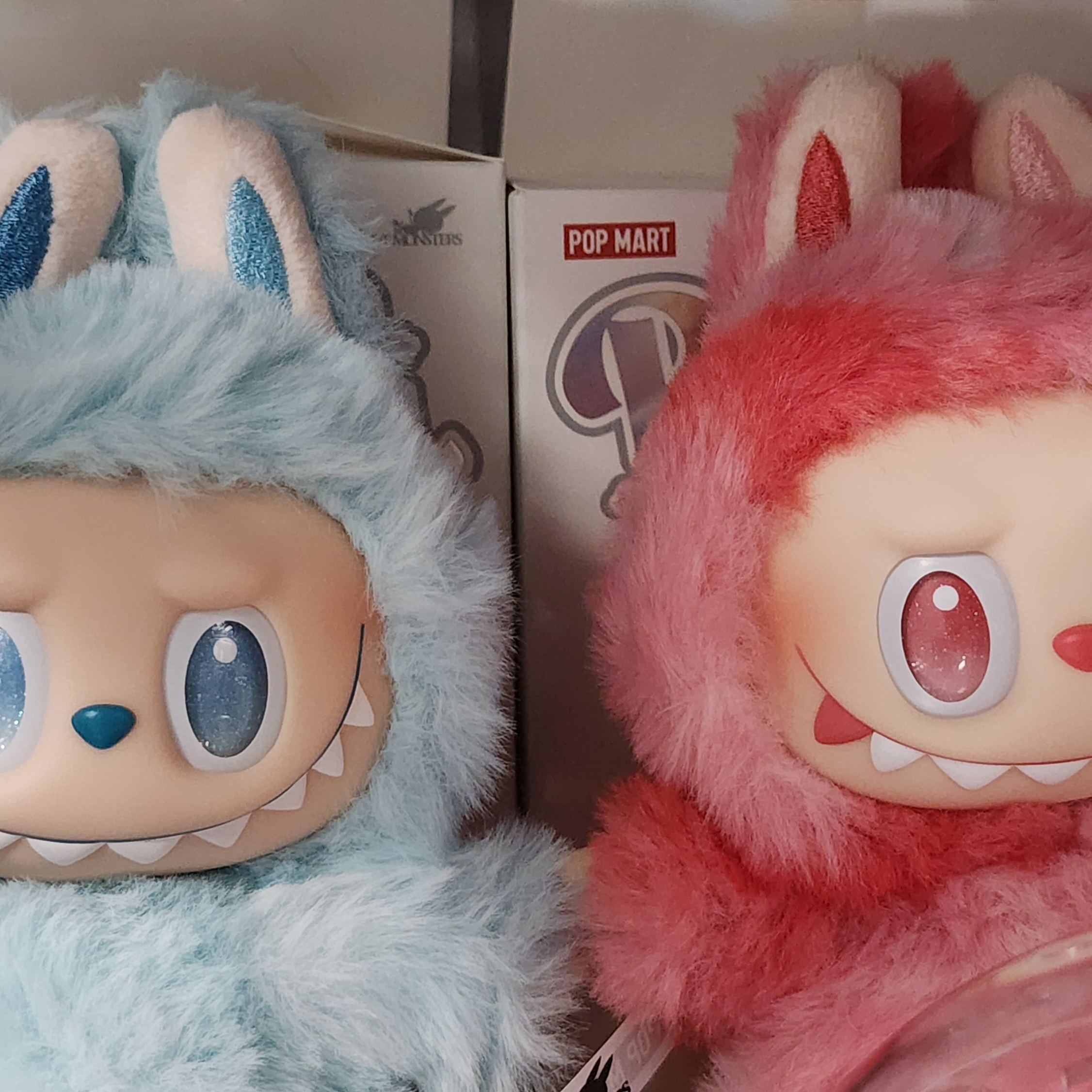 Pop Mart Labubu The Monsters Highlight Series Sealed Case (Bundle of 3/1 Blind Box) 착용 스타일
