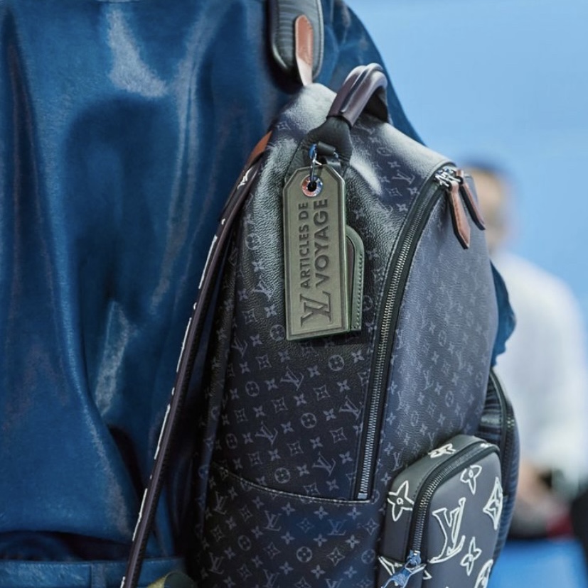 Louis Vuitton Multipocket Backpack Monogram Eclipse Patchwork Multicolor 착용 스타일 - 1