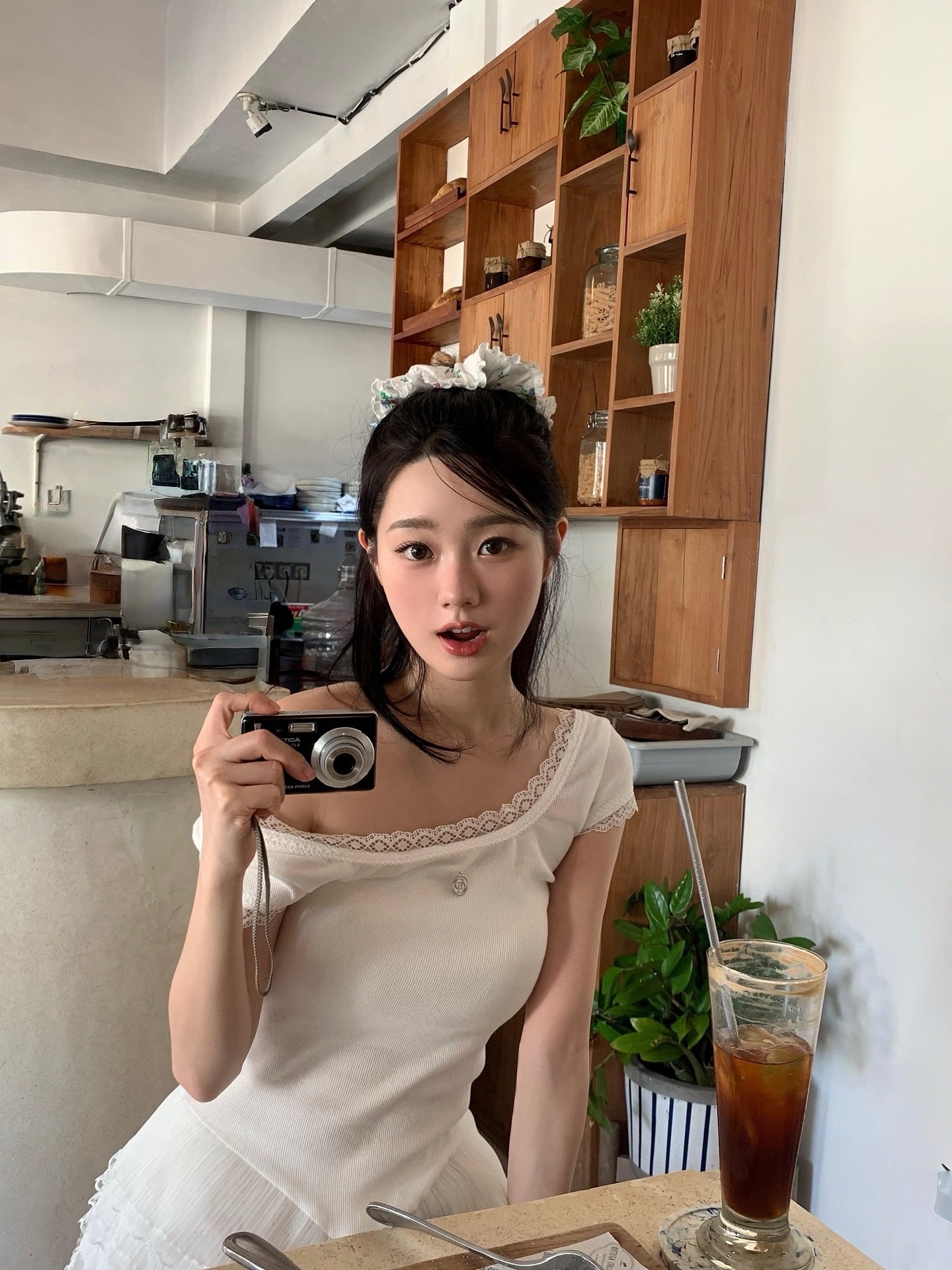 Don't Ask My Plan Square Neck Lace Frill Top-White, Don't Ask My Plan Lace Frill Floral Shorts - WHITE 착용 스타일 - 4