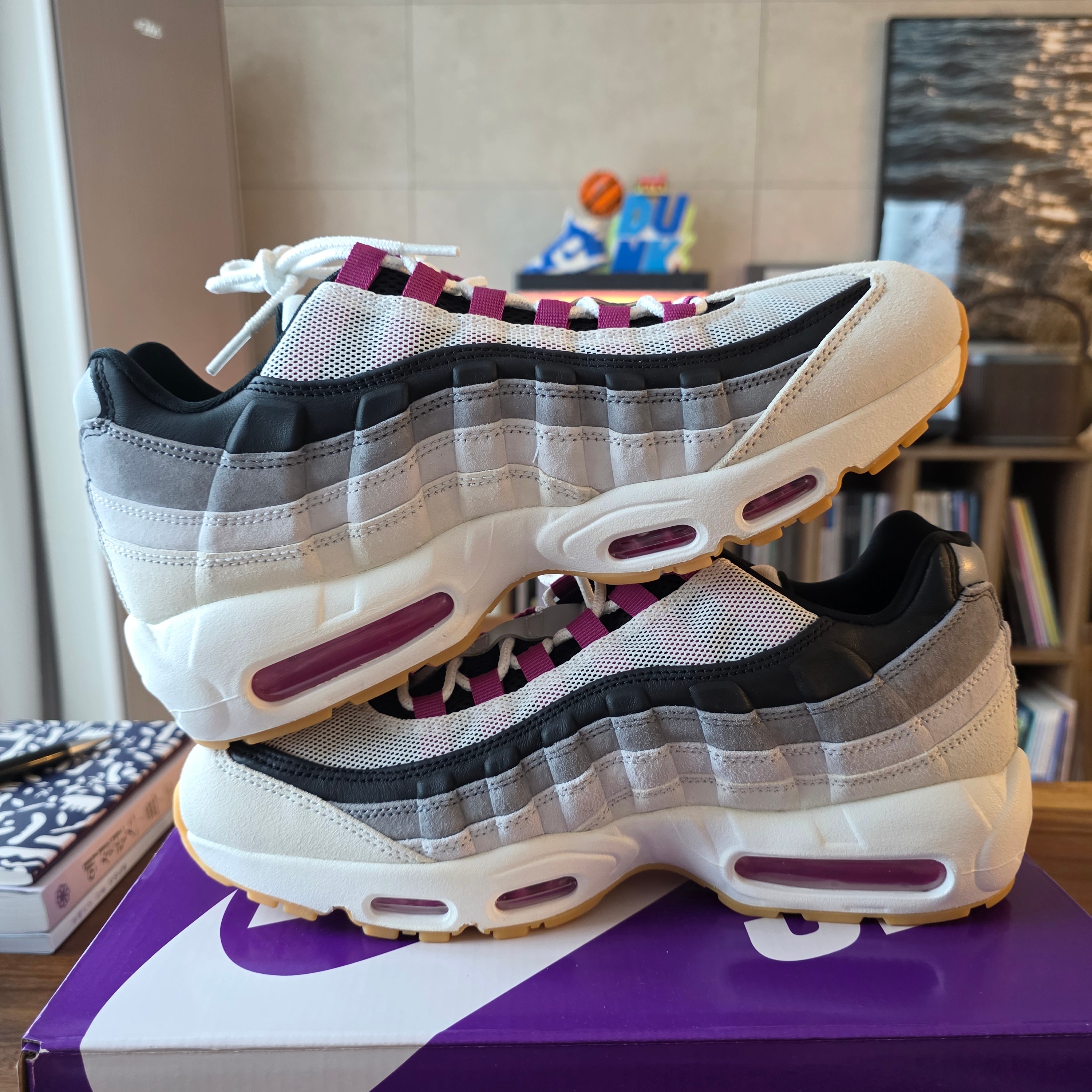 Nike SB Air Max 95 Summit White and Cactus Flower 착용 스타일 - 1