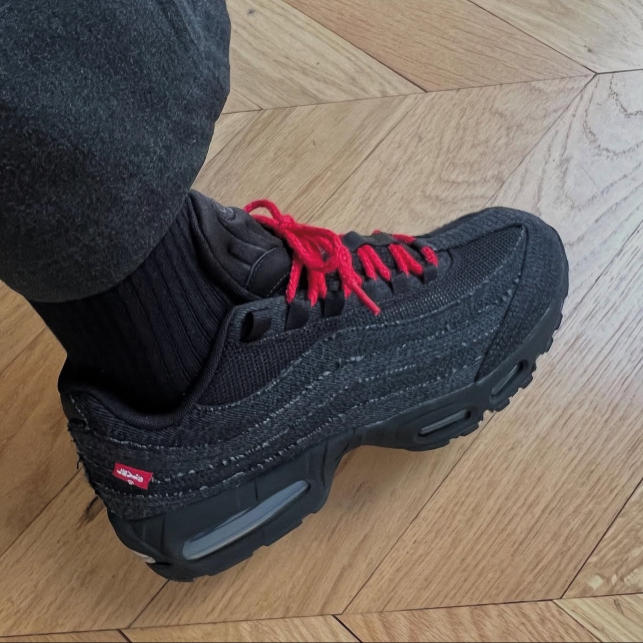 Nike x Levi's Air Max 95 Black 착용 스타일 - 3