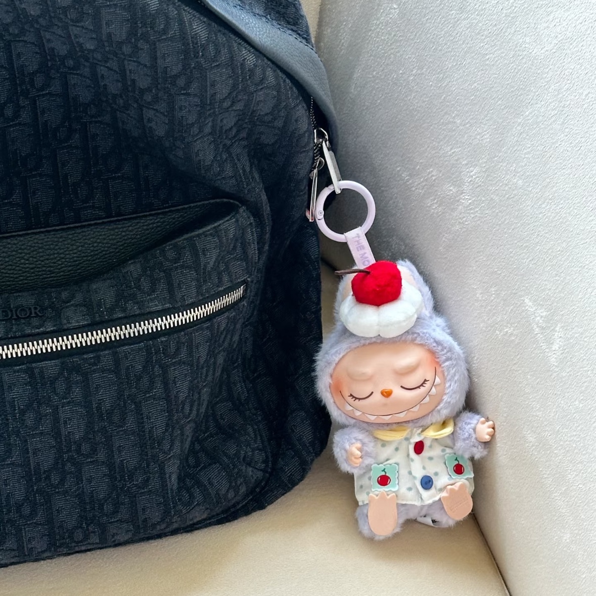 Pop Mart Labubu Let's Play Together Doll Series Zizi Keyring (Opened Case) 착용 스타일