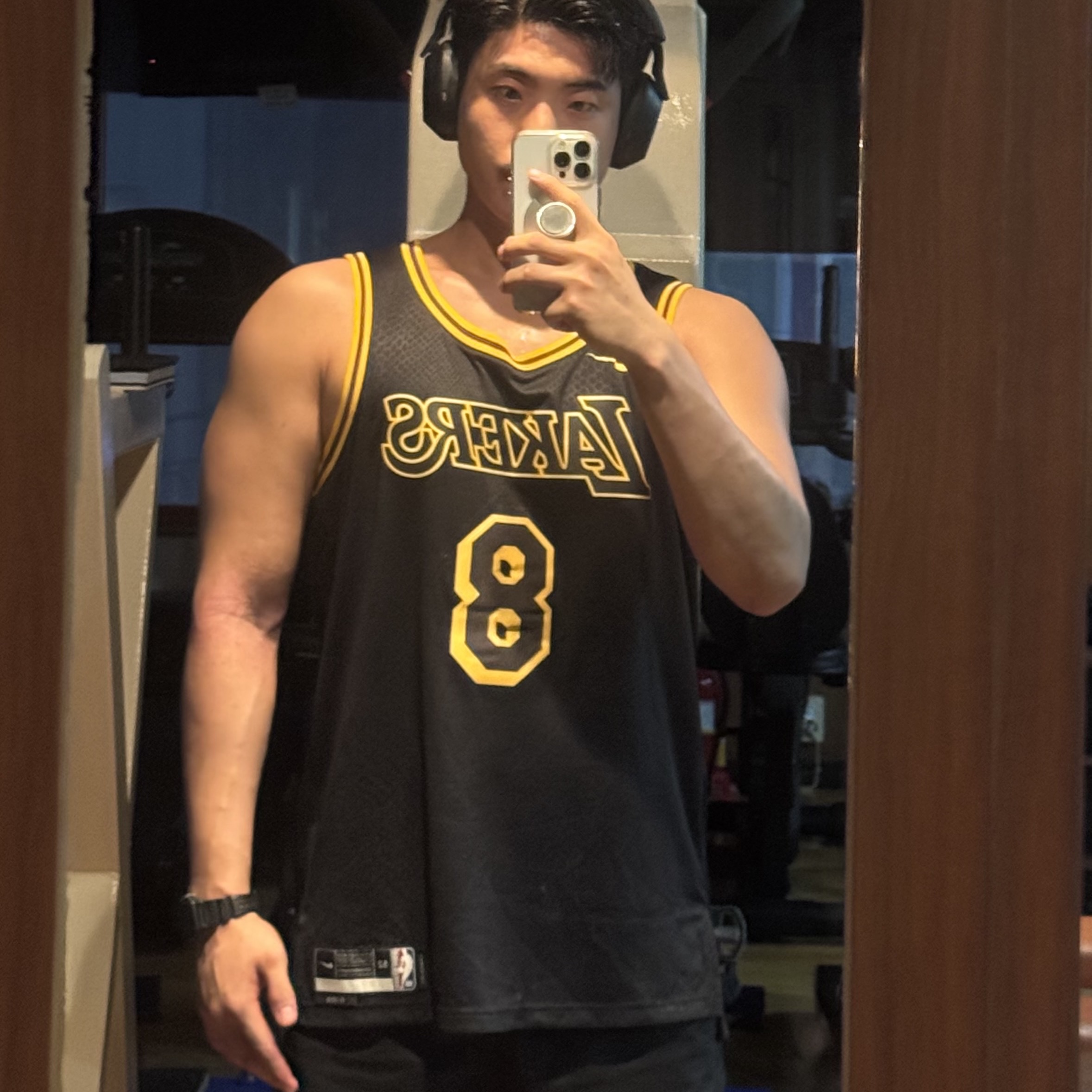 Nike Kobe Bryant LA Lakers City Edition Swingman Jersey Black (FN7297-010) 착용 스타일