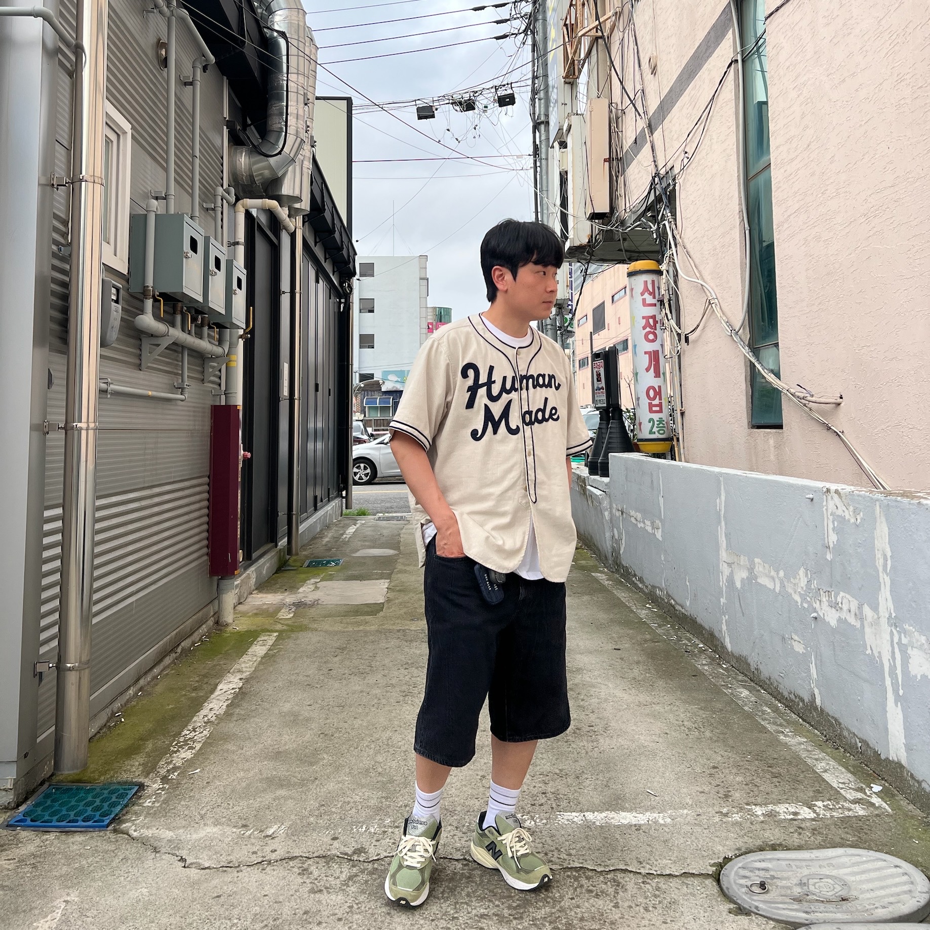 Human Made Baseball Shirt Beige, Supreme Baggy Denim Shorts Black - 25SS 착용 스타일 - 2