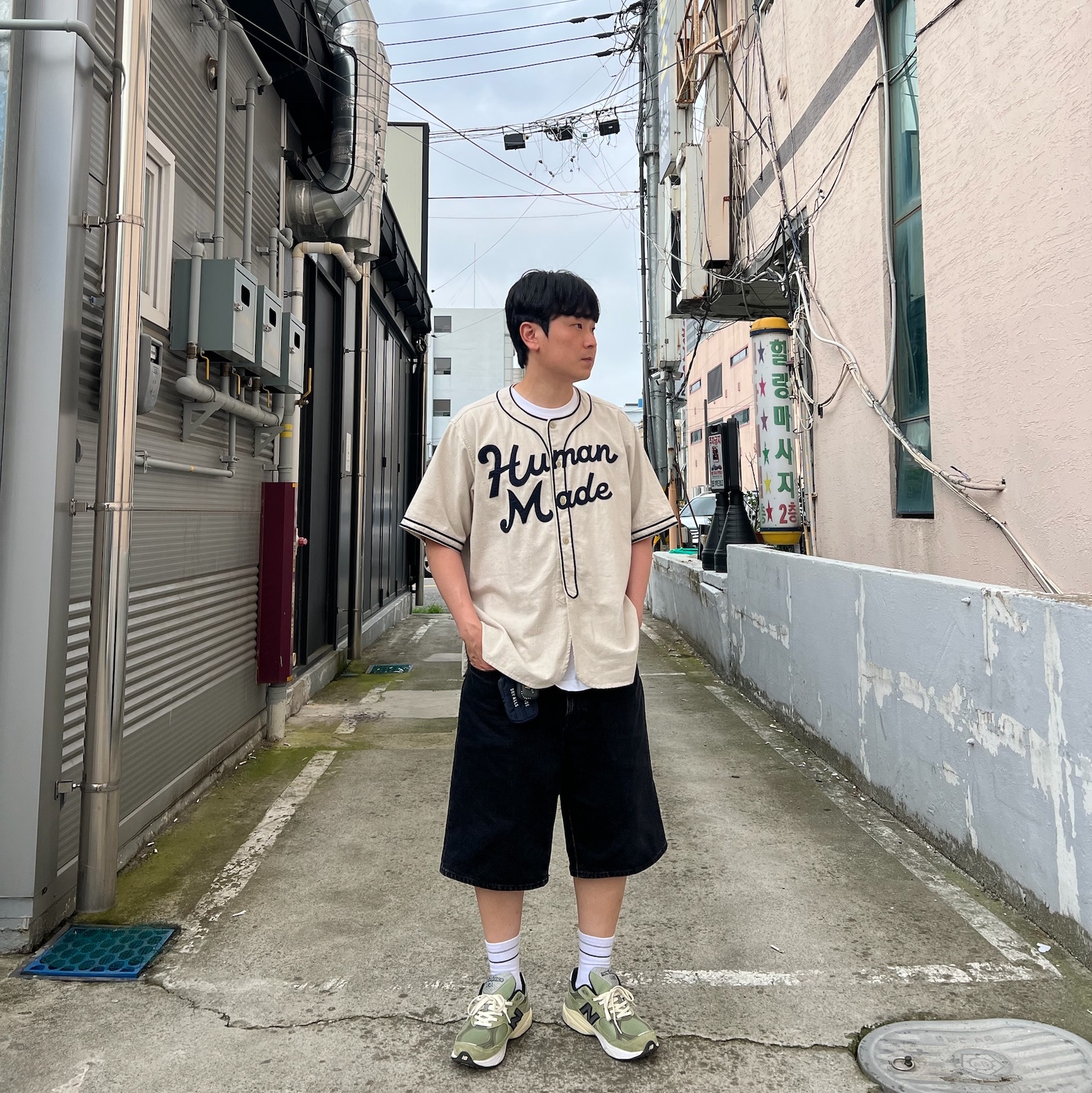 Human Made Baseball Shirt Beige, Supreme Baggy Denim Shorts Black - 25SS 착용 스타일 - 1