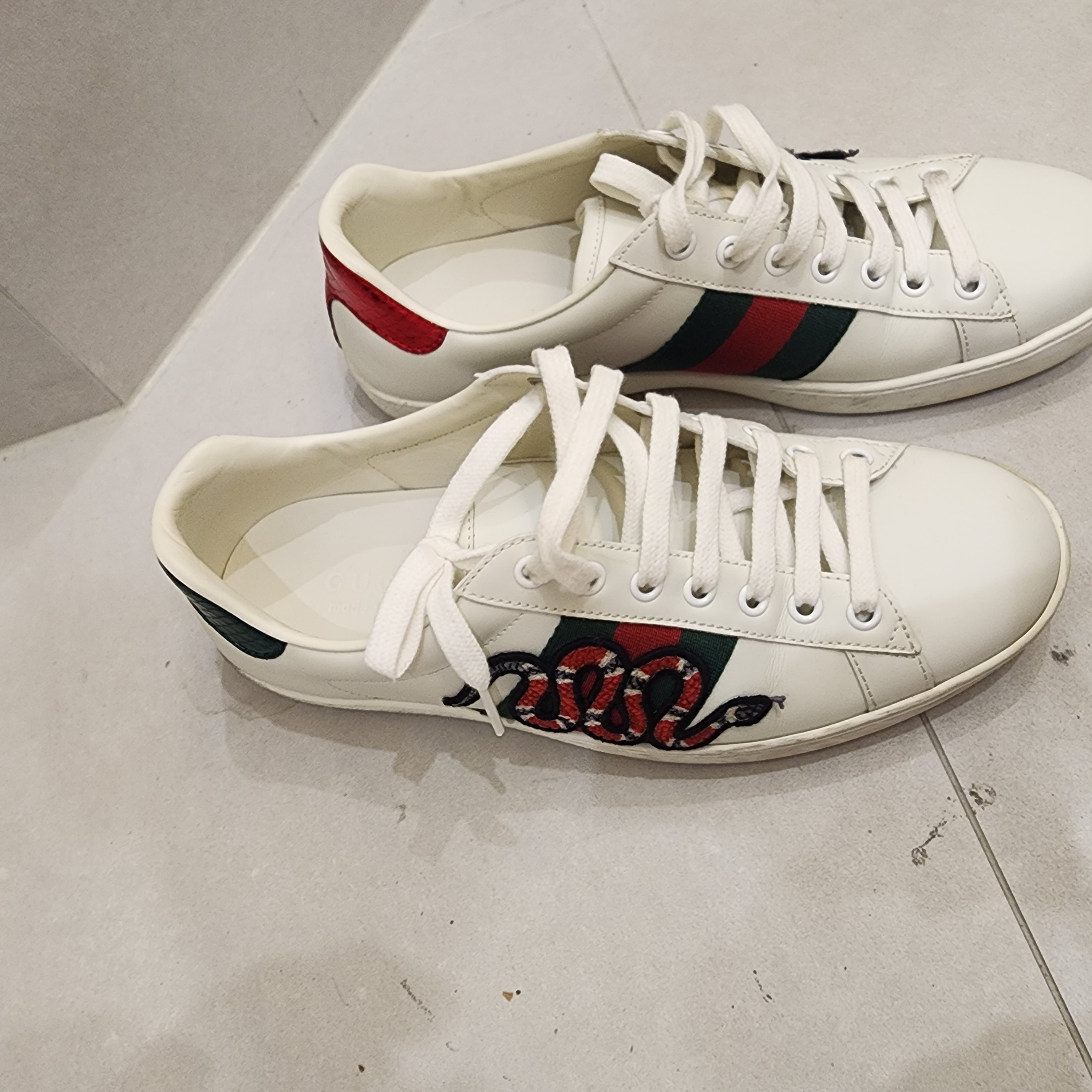Gucci Ace Snake Embroidered Sneakers 착용 스타일