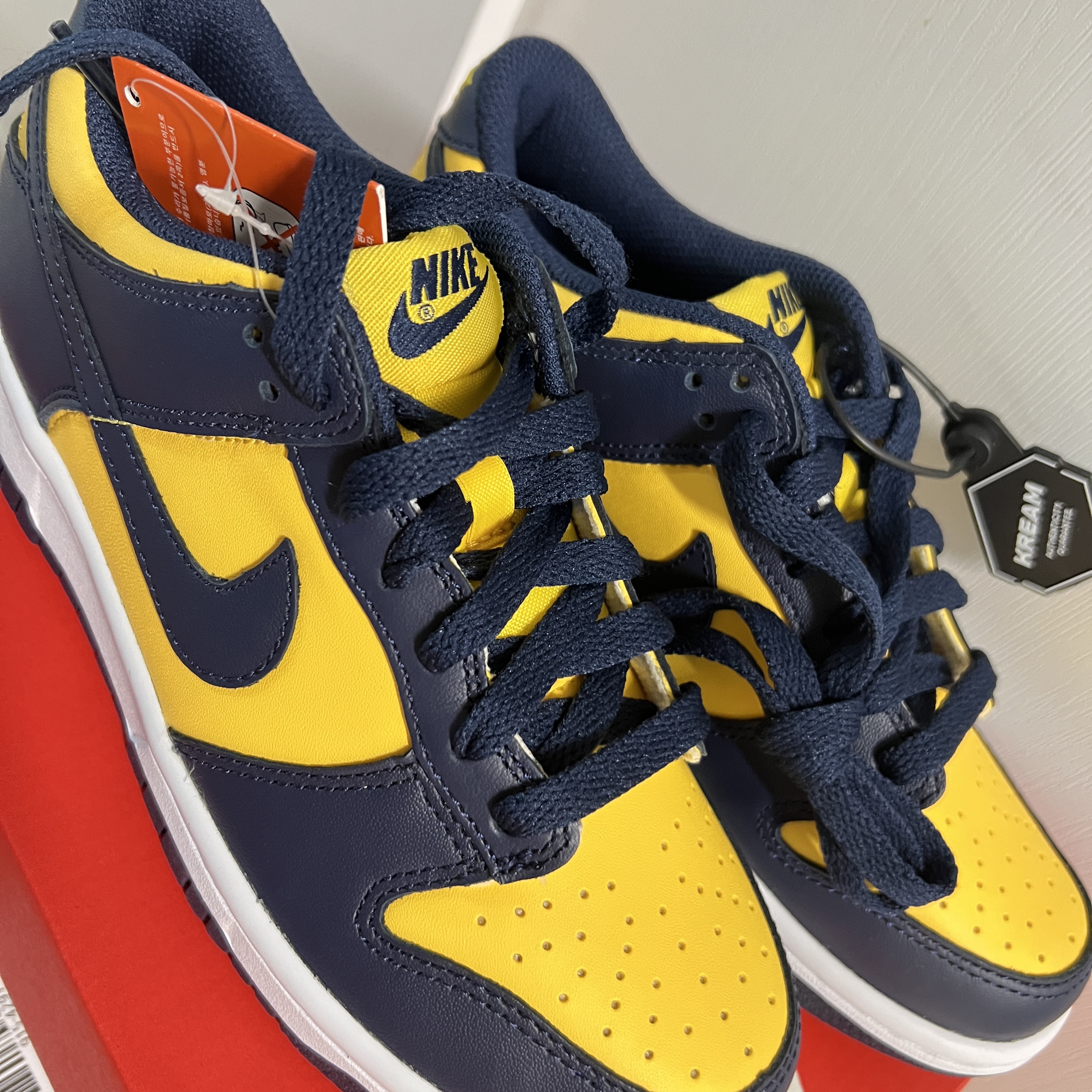 (GS) Nike Dunk Low Varsity Maize 착용 스타일