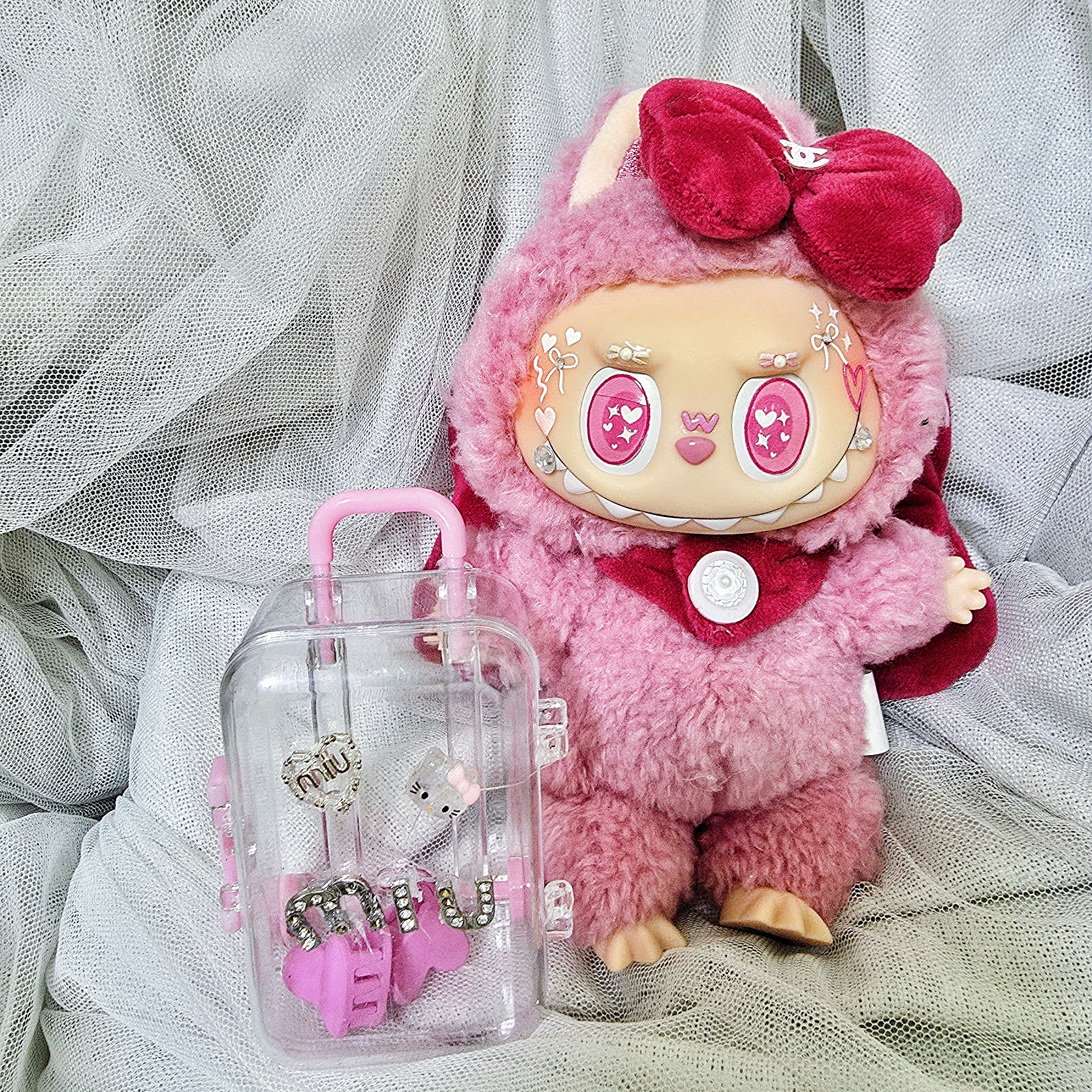 Pop Mart Labubu The Monsters Labubu Tasty Macarons Series Lyche Berry Keyring 착용 스타일 - 2