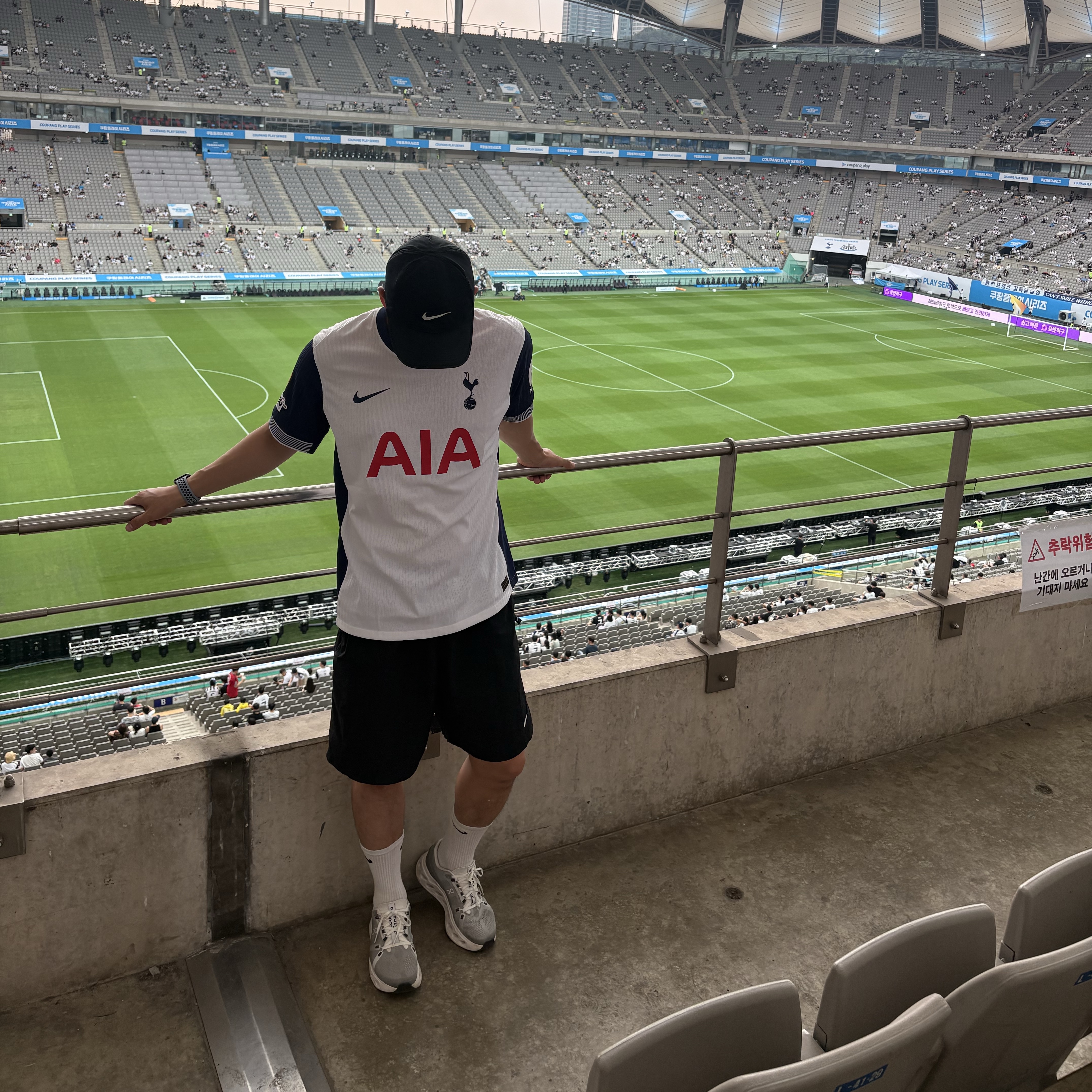 Nike Tottenham Hotspur 2024/25 Dri-Fit ADV Match Home Authentic Jersey White (Non Marking Ver.), On Running Cloudeclipse Alloy White 착용 스타일 - 2