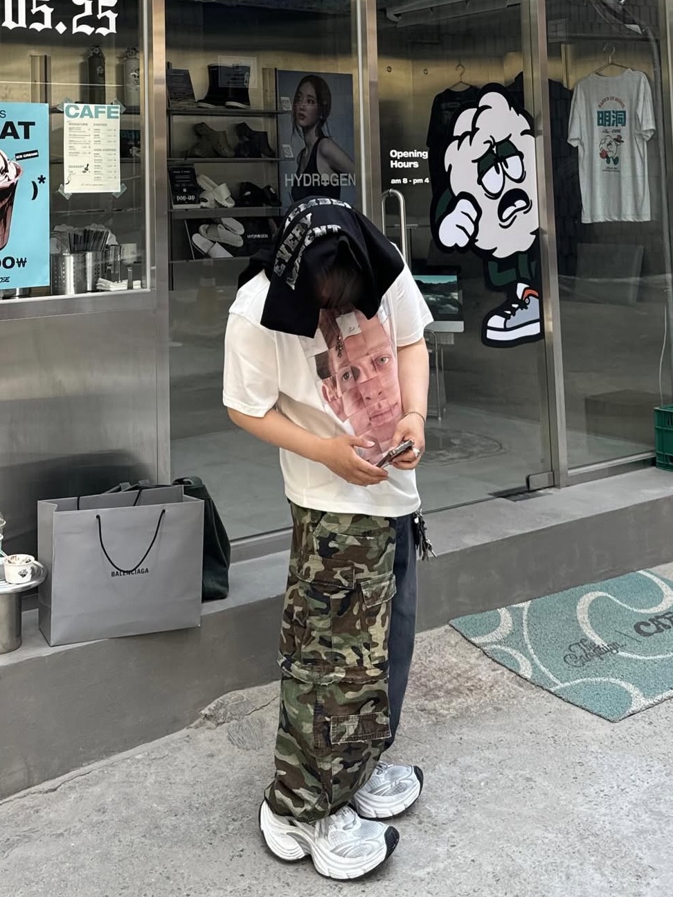 Balenciaga 10XL Sneakers White Grey Silver Black 착용 스타일