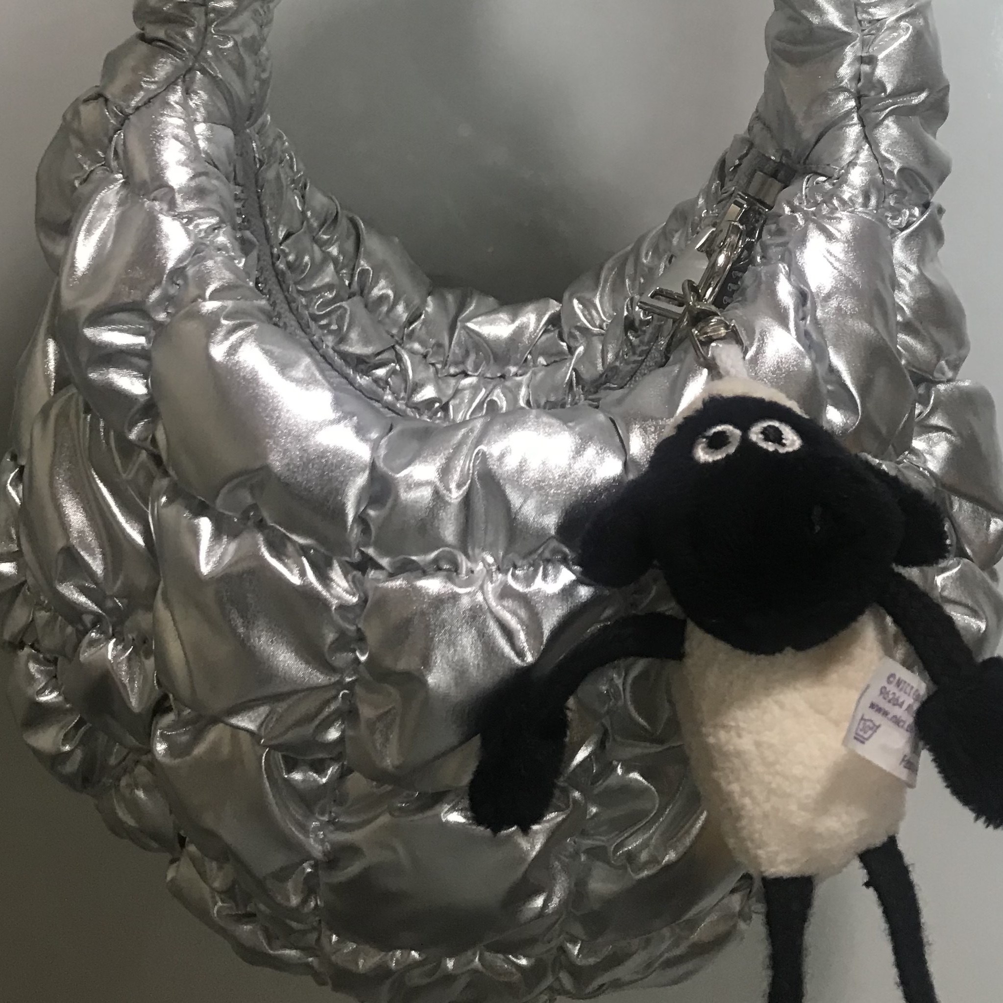 COS Quilted Micro Bag Silver 착용 스타일