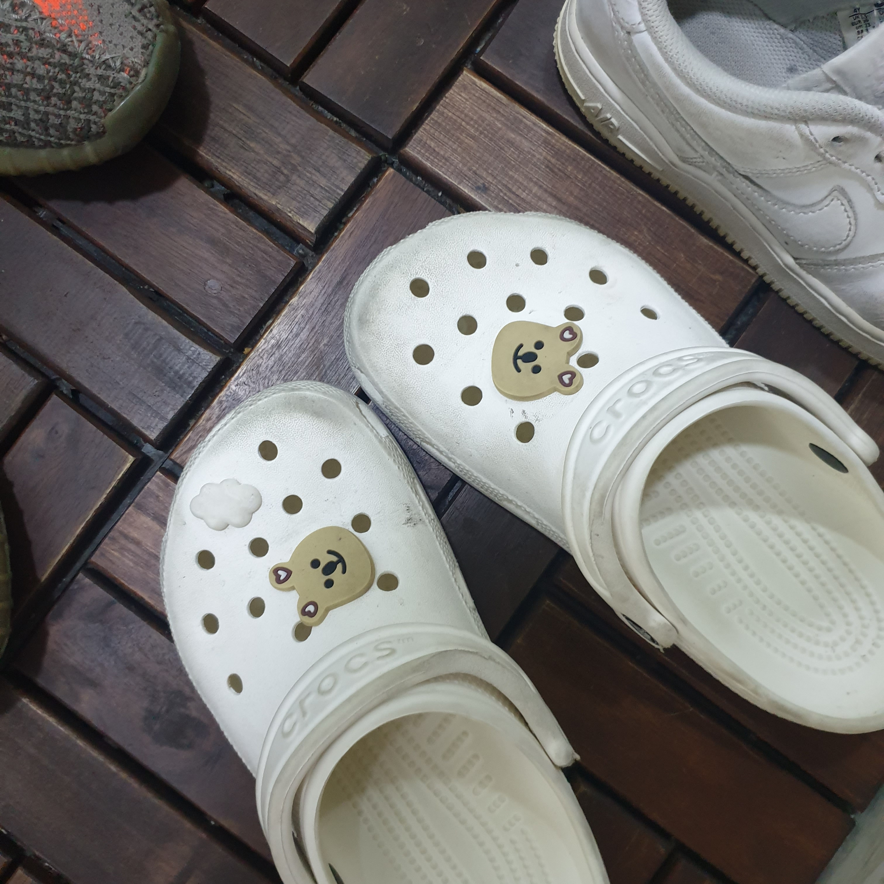 Crocs Classic Clog White 착용 스타일