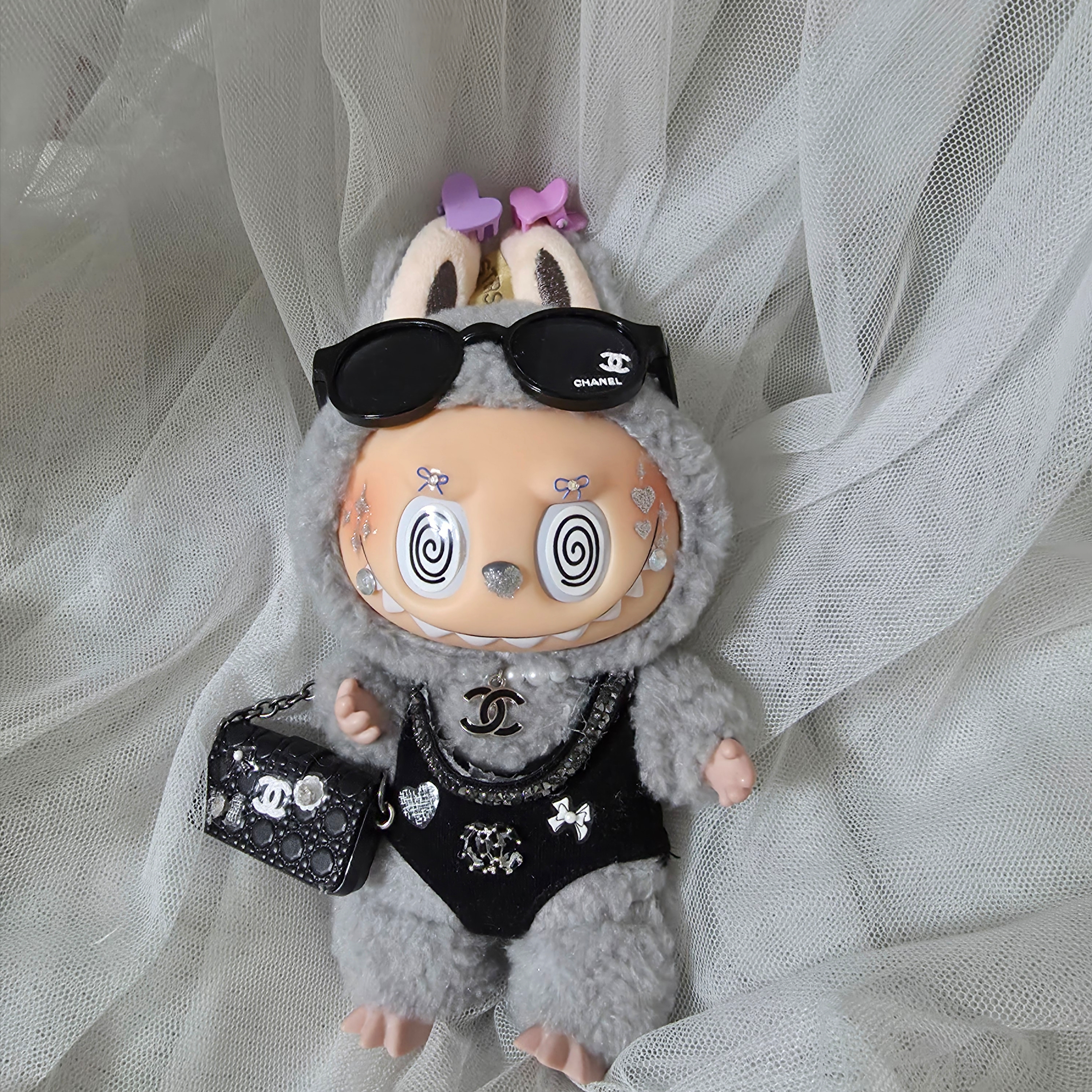 Pop Mart Labubu The Monsters Labubu Tasty Macarons Series Sesame Bean Keyring (Opened Case) 착용 스타일