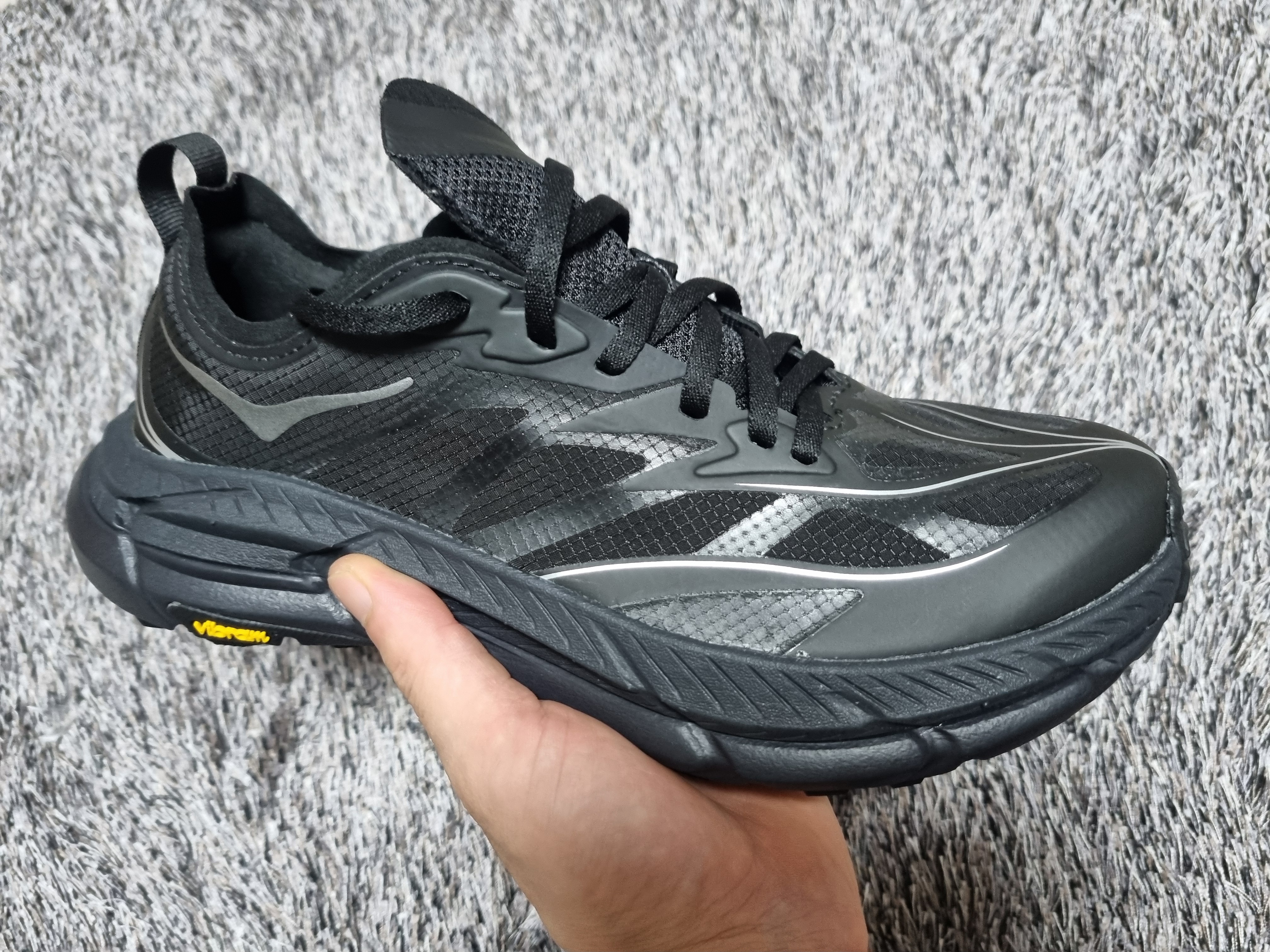 Hoka Mafate Speed 4 Lite Black Outer Orbit 착용 스타일