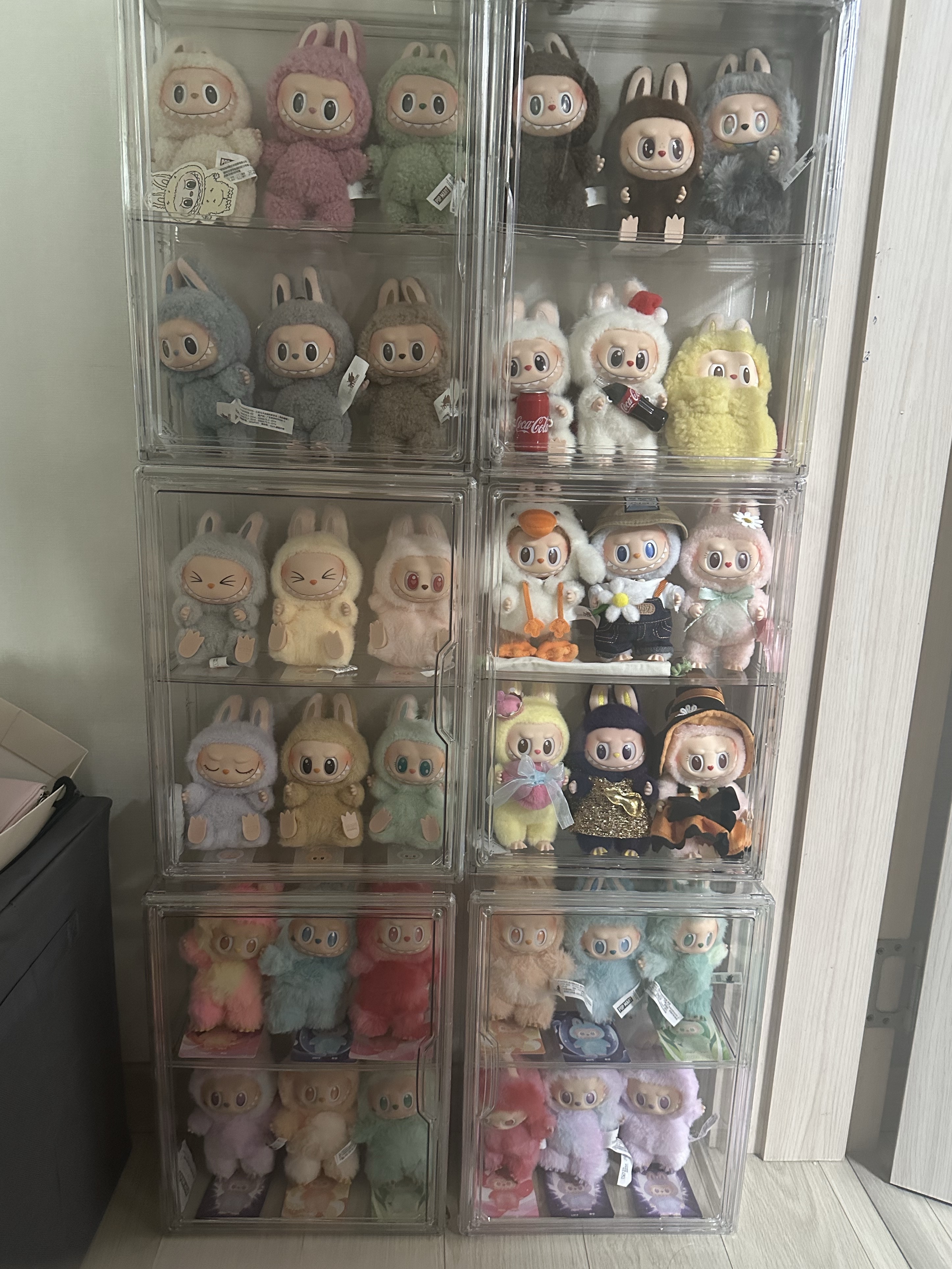Pop Mart Labubu The Monsters Labubu Tasty Macarons Series Chestnut Cocoa Keyring (Opened Case), Pop Mart Labubu The Monsters Highlight Series ID Keyring (Opened Case) 착용 스타일