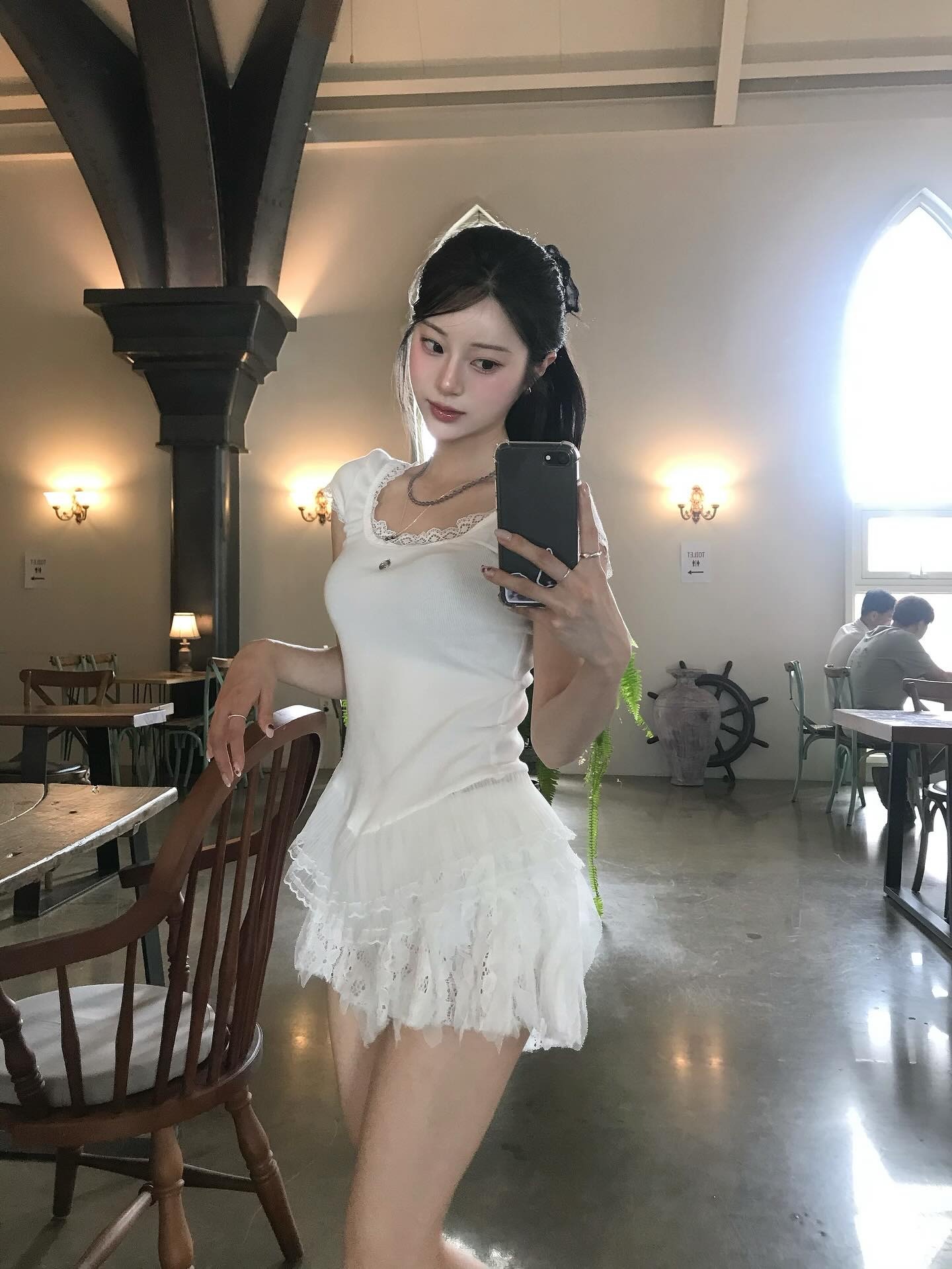 Don't Ask My Plan Square Neck Lace Frill Top-White, Don't Ask My Plan Lace Frill Floral Shorts - WHITE 착용 스타일 - 3