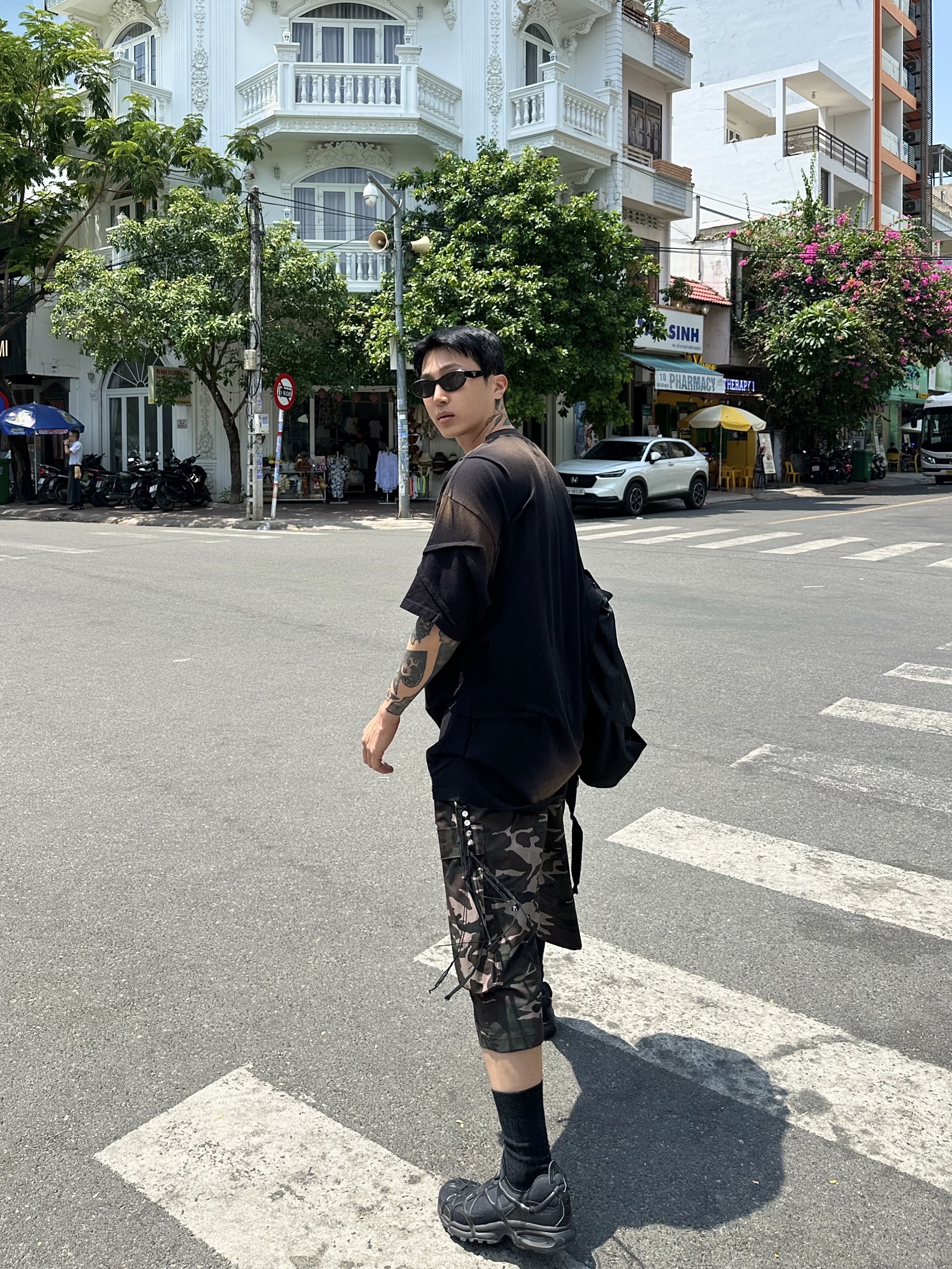 Zara x Andersson Bell Washed Pleated T-Shirt Black, Nike Air Kukini Triple Black 착용 스타일 - 2
