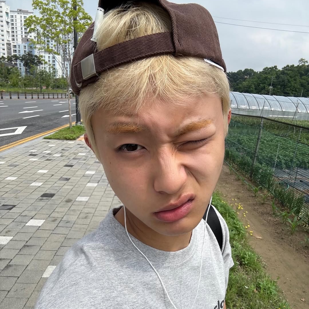 Not New Basic nn Cap Brown, Not New Basic nn Hoodie Brown 착용 스타일 - 1