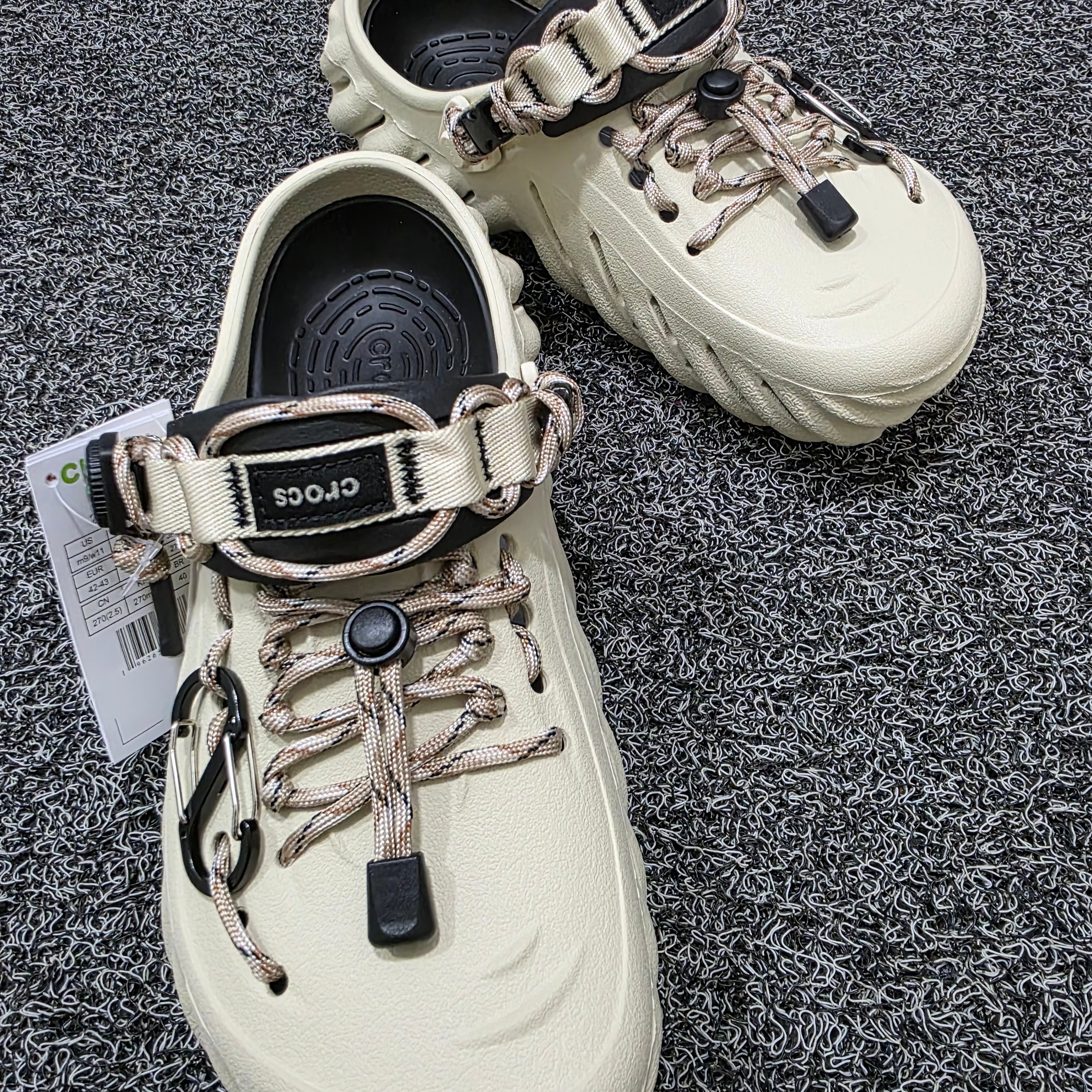 Crocs Echo Clog Bone Black 착용 스타일 - 5