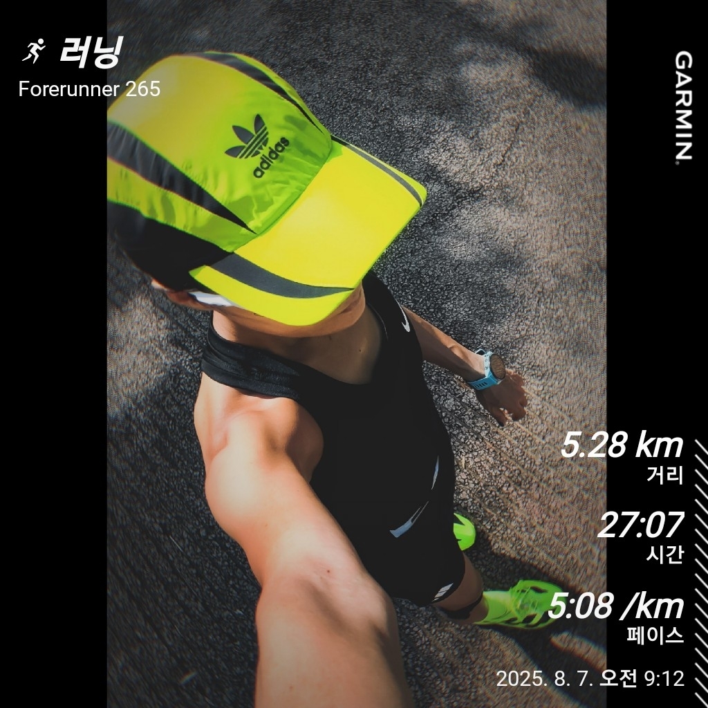 Oakley EVZero Path Matte White Frame Clear To Black Iridium Photochromic Lenses Low Bridge Fit, Nike Slim Running Penny Pack Black 착용 스타일