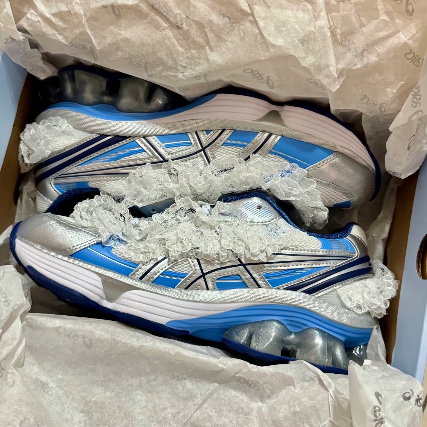 Asics x Shushu Tong Gel-Kinetic Fluent White Dive Blue 착용 스타일