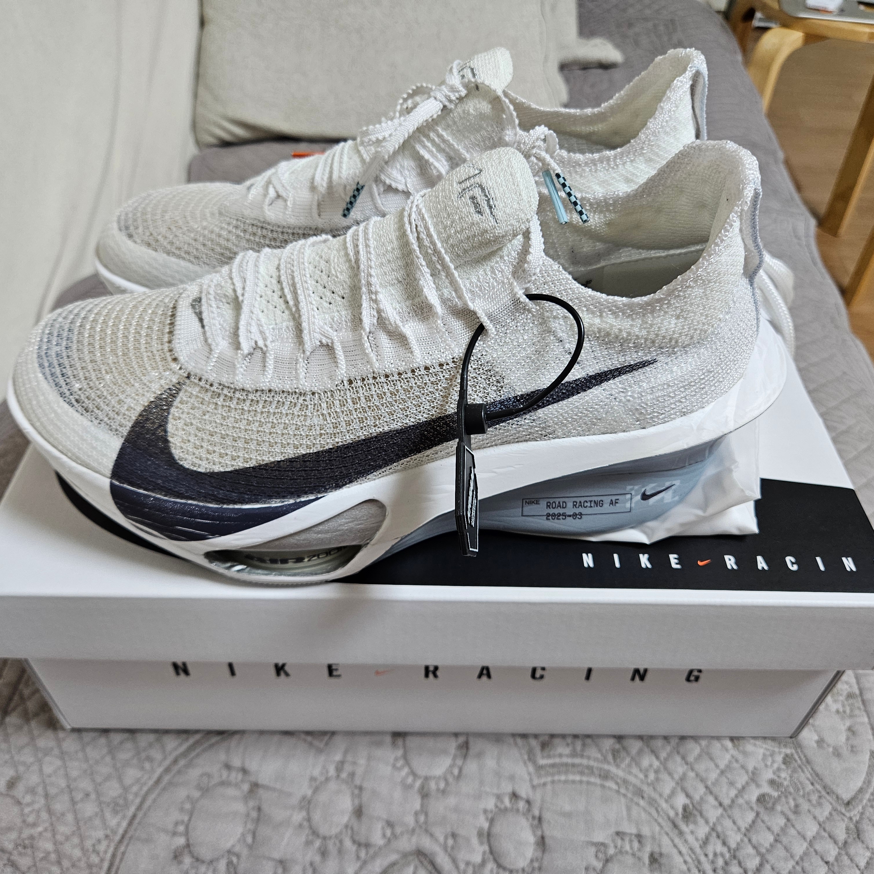 Nike Air Zoom Alphafly Next% 3 White Pure Platinum 착용 스타일 - 3