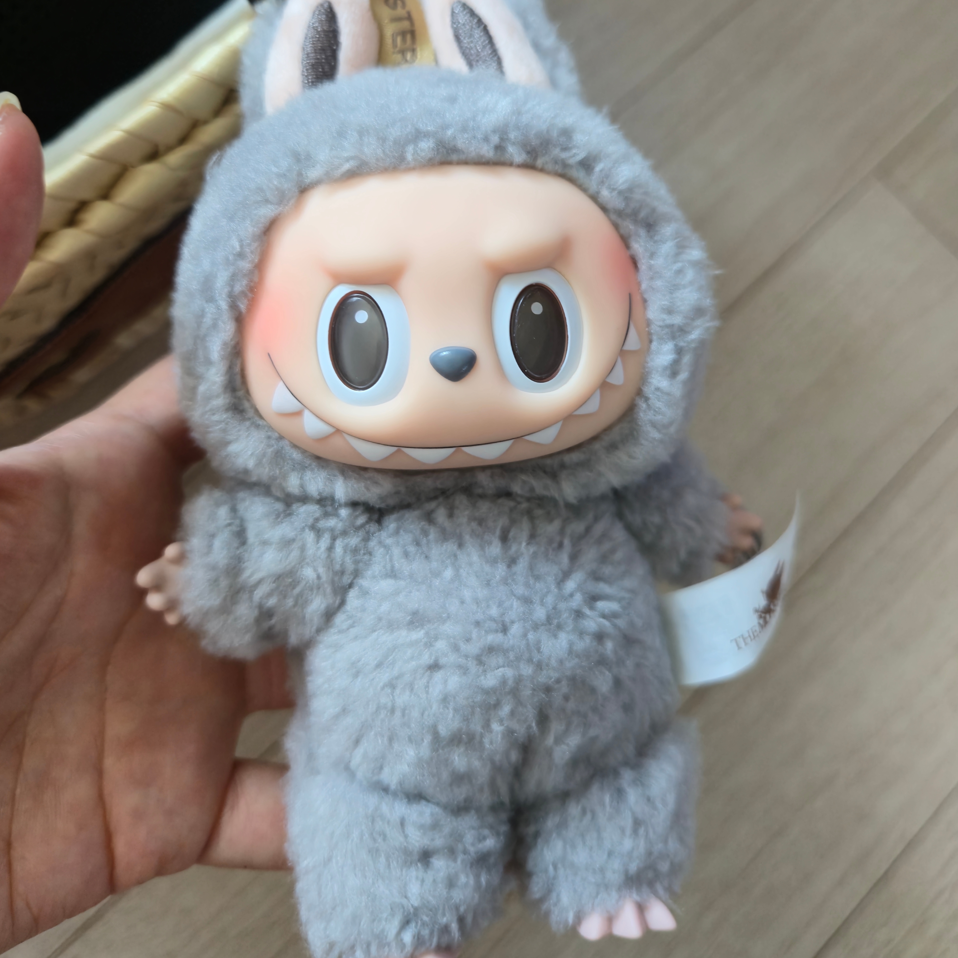 Pop Mart Labubu The Monsters Labubu Tasty Macarons Series Sesame Bean Keyring (Opened Case) 착용 스타일