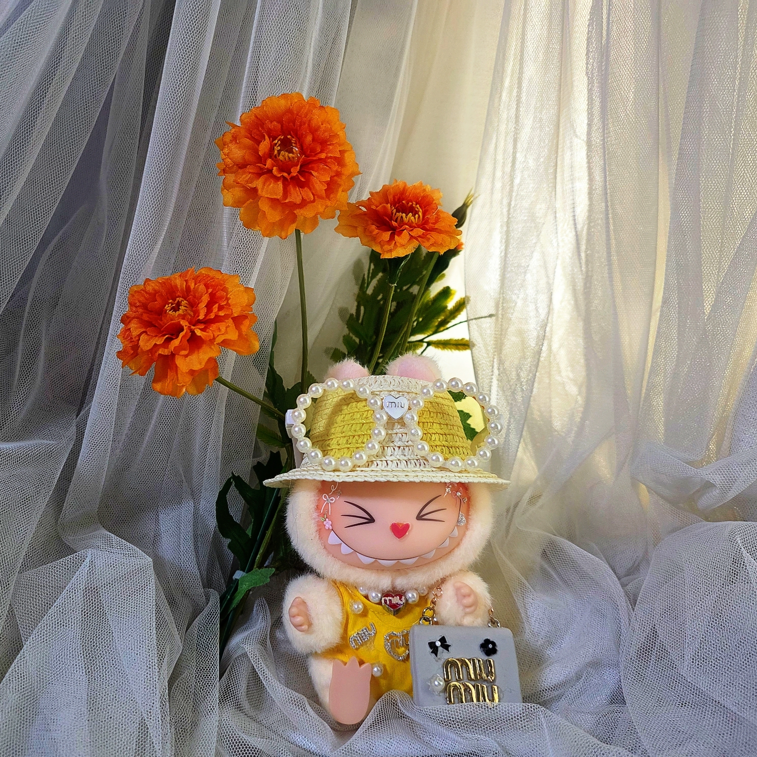 Pop Mart Labubu Let's Play Together Doll Series Sisi Keyring (Opened Case) 착용 스타일