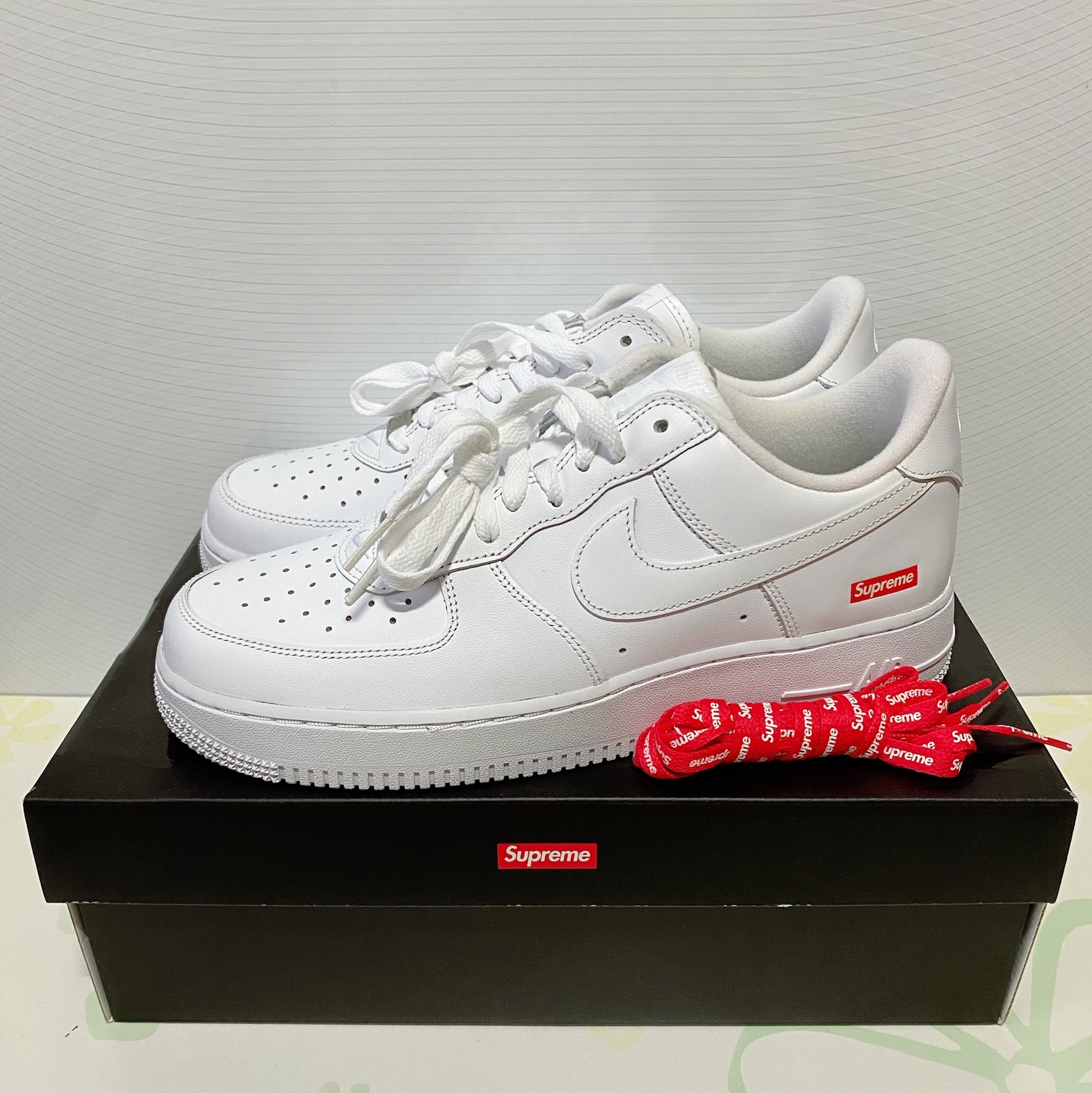 Nike x Supreme Air Force 1 Low White 착용 스타일