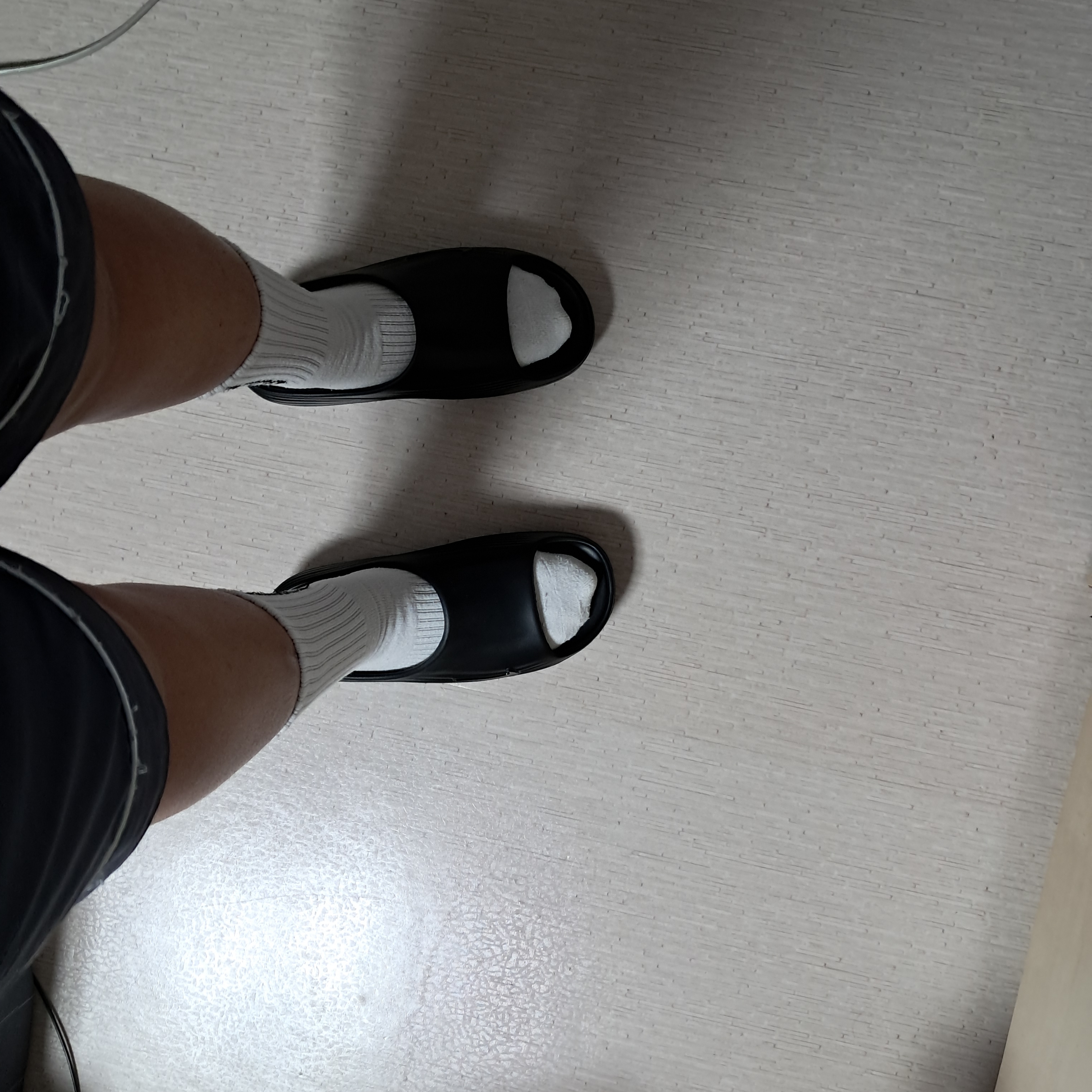Nike ReactX Rejuven8 Slide Black 착용 스타일 - 1