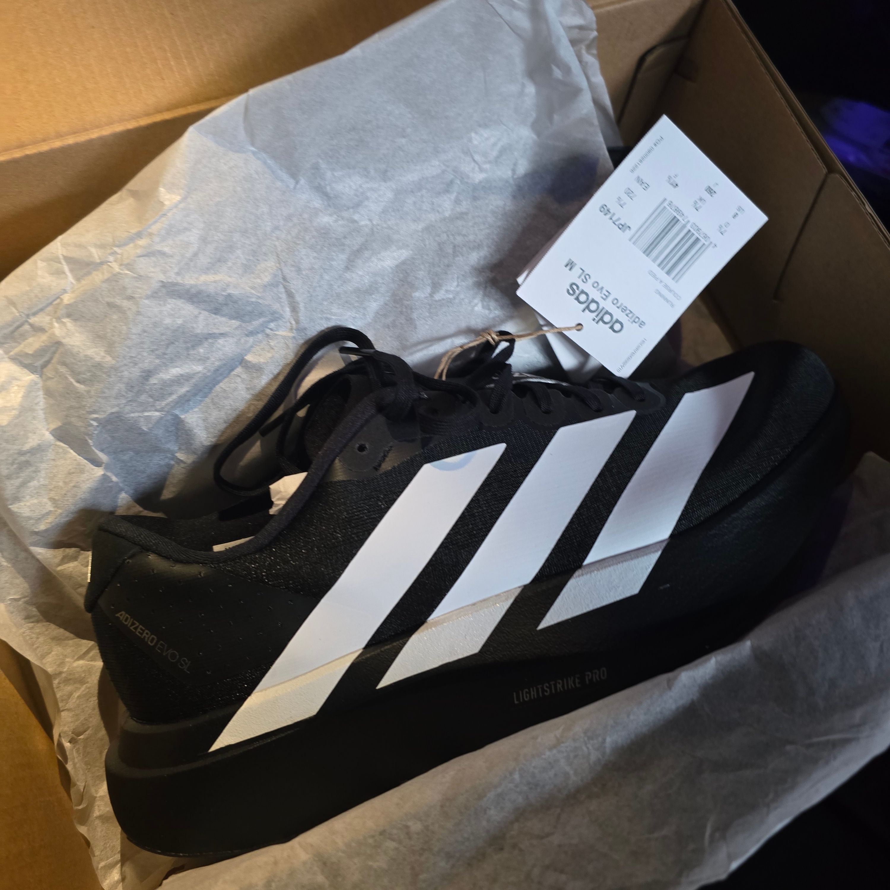 Adidas Adizero EVO SL Core Black Cloud White 착용 스타일