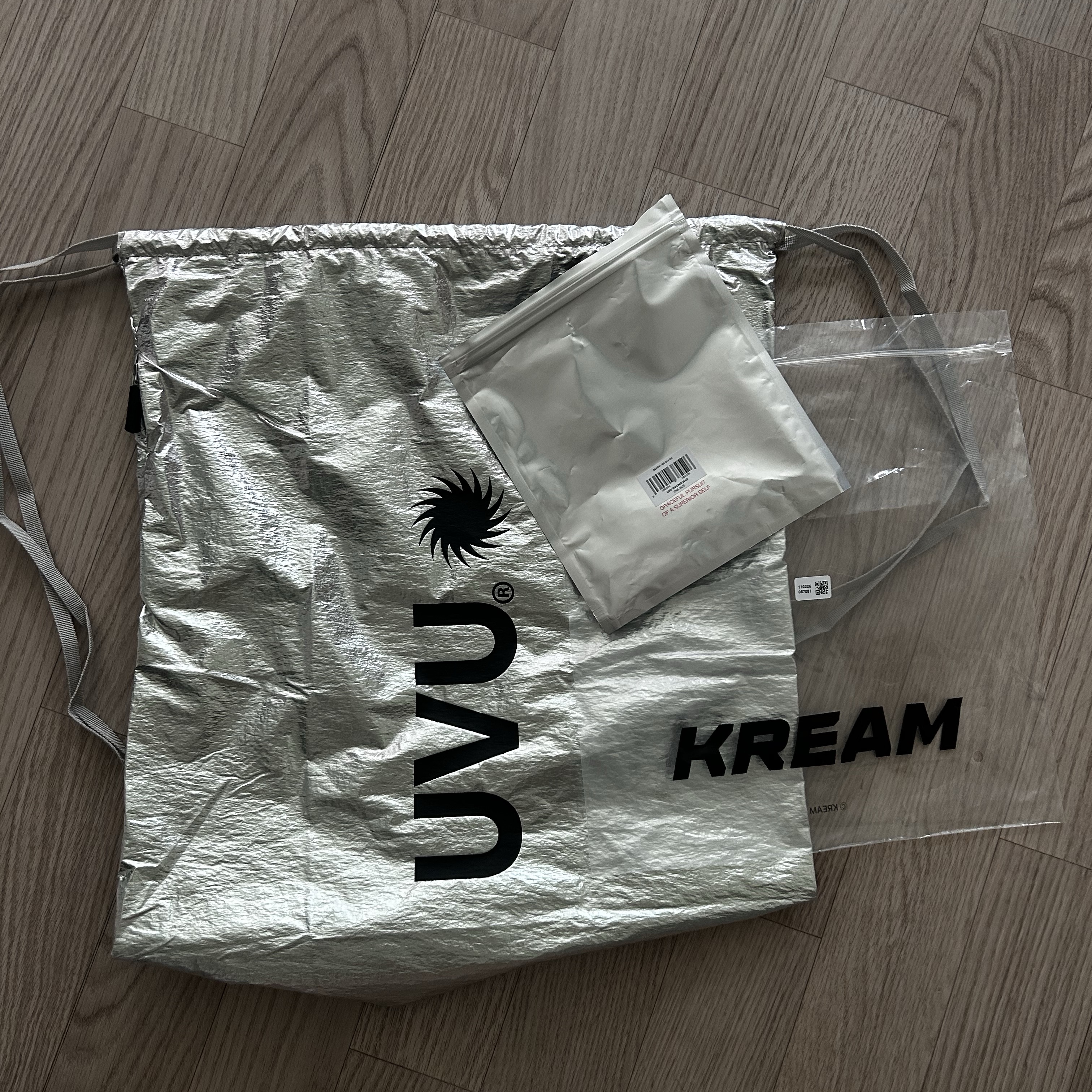 UVU Racing Bag Silver 착용 스타일