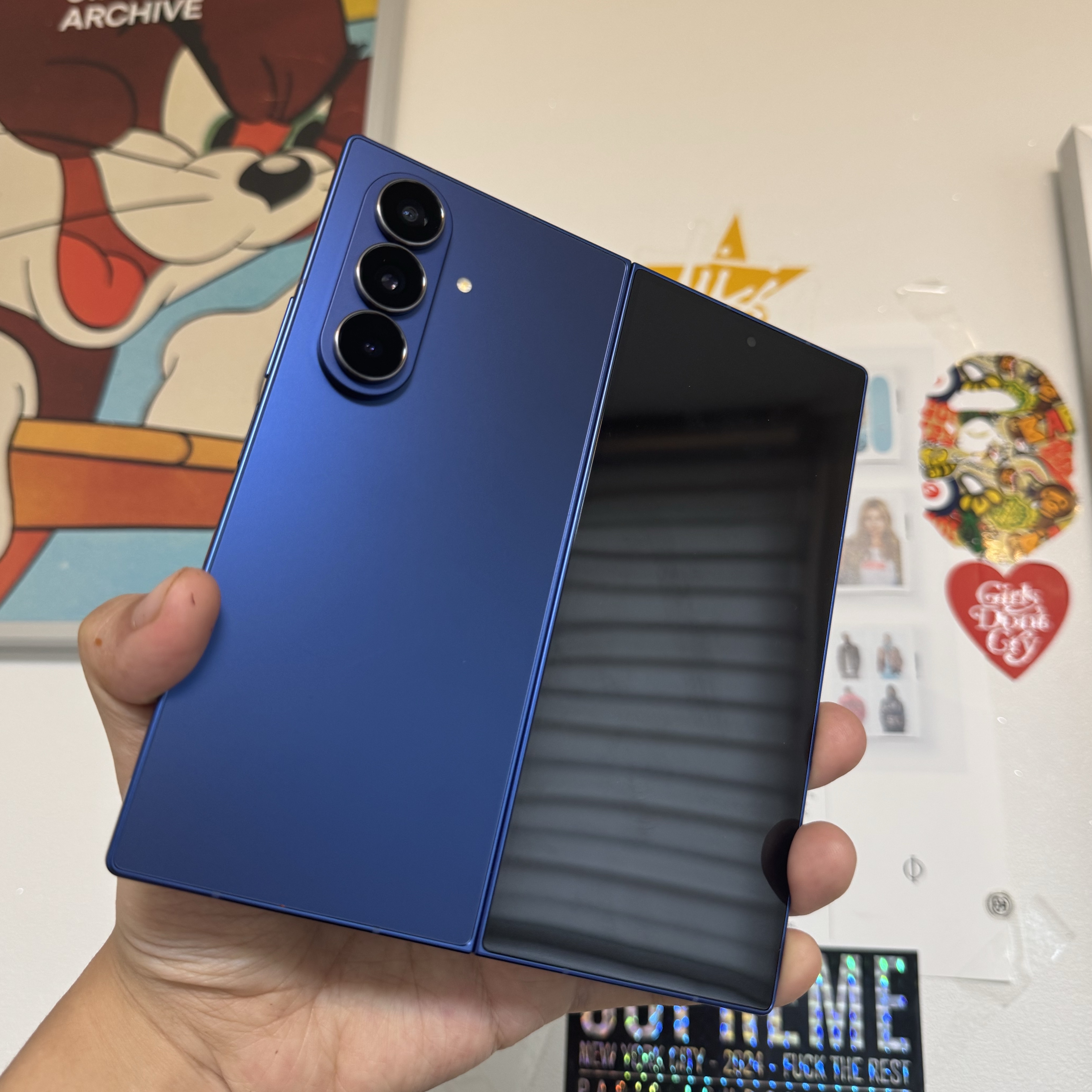Samsung Galaxy Z Fold7 512GB Blue Shadow (Korean Ver.) 착용 스타일