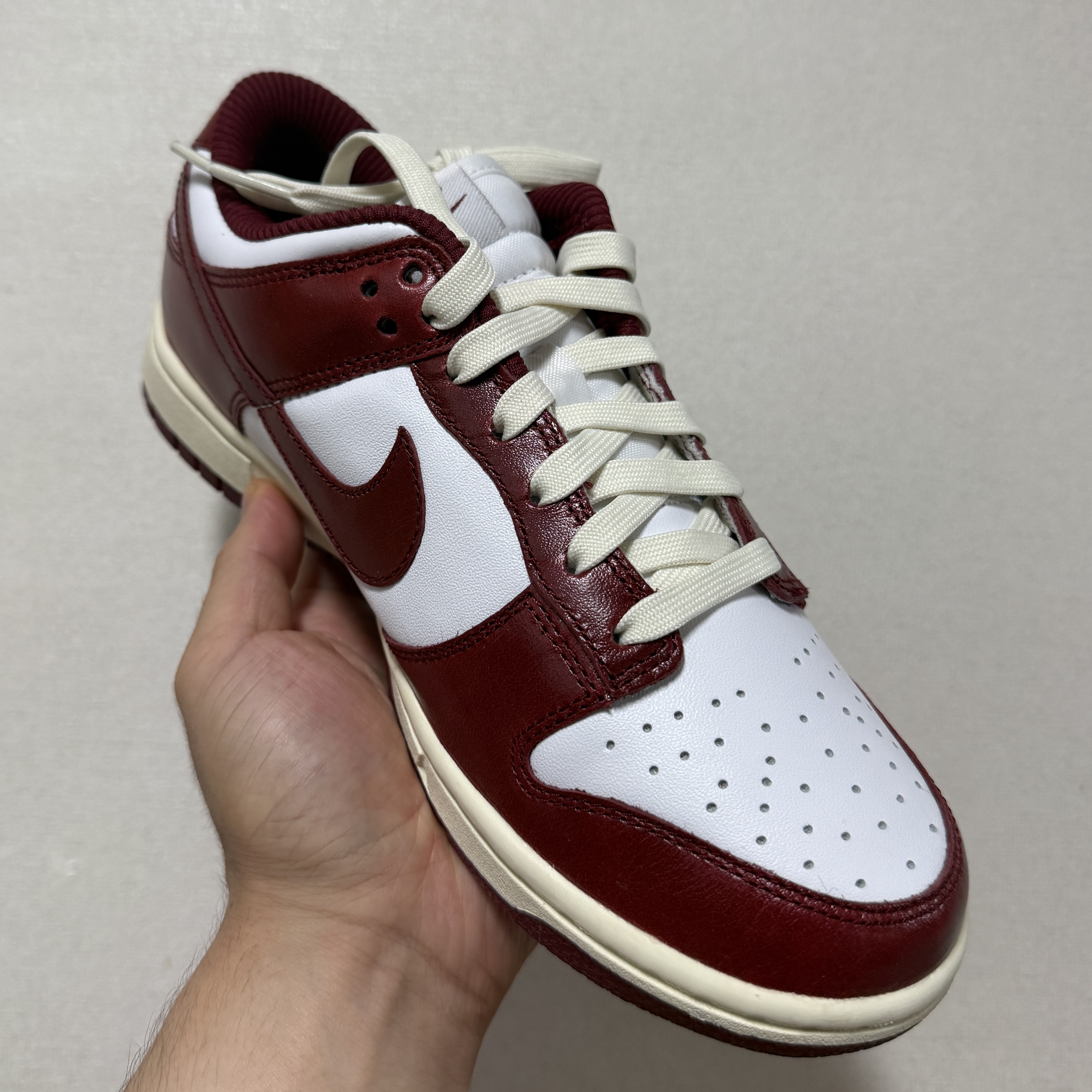 (W) Nike Dunk Low Retro PRM Team Red and White 착용 스타일
