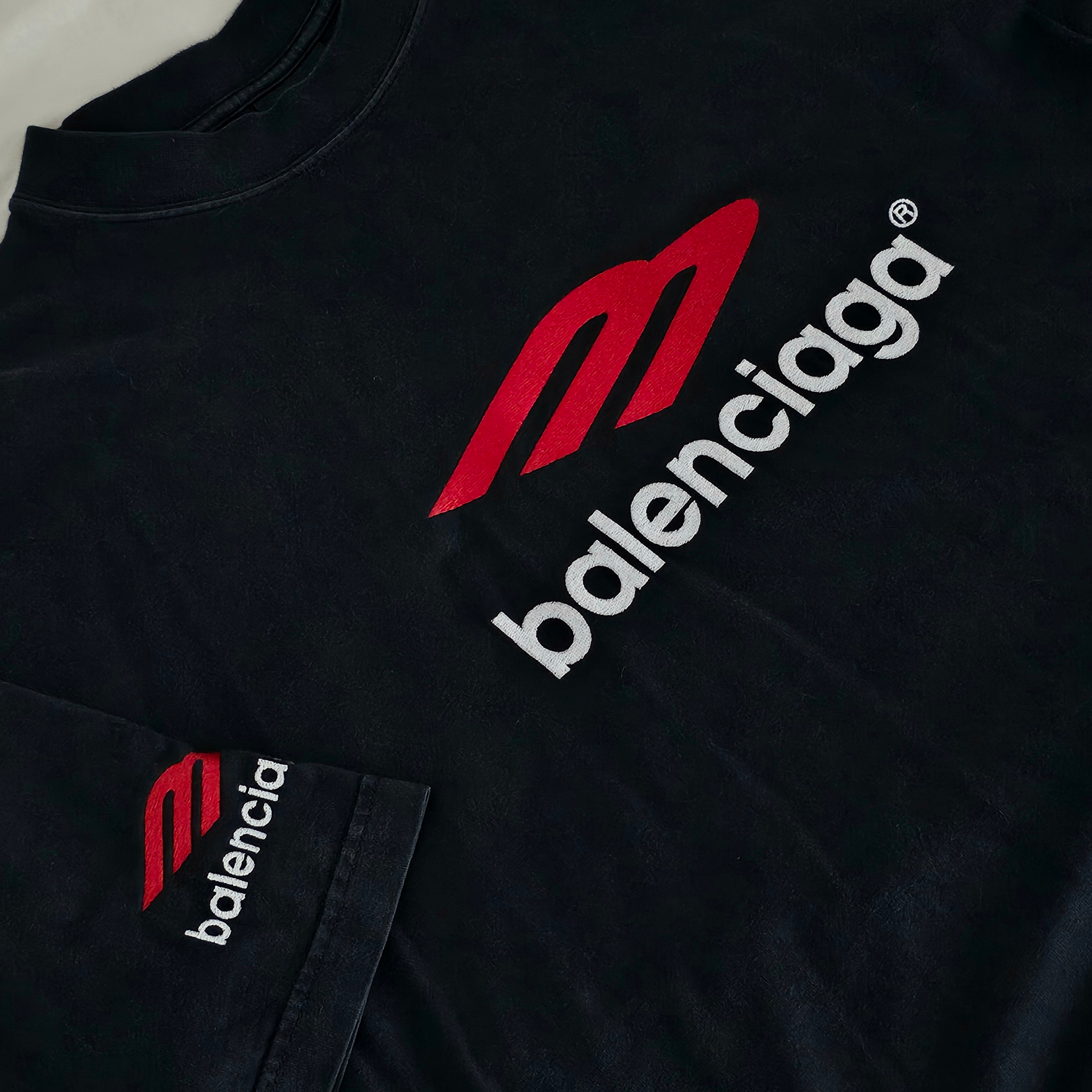 Balenciaga 3B Sports Icon T-Shirt Medium Fit Black Faded 착용 스타일