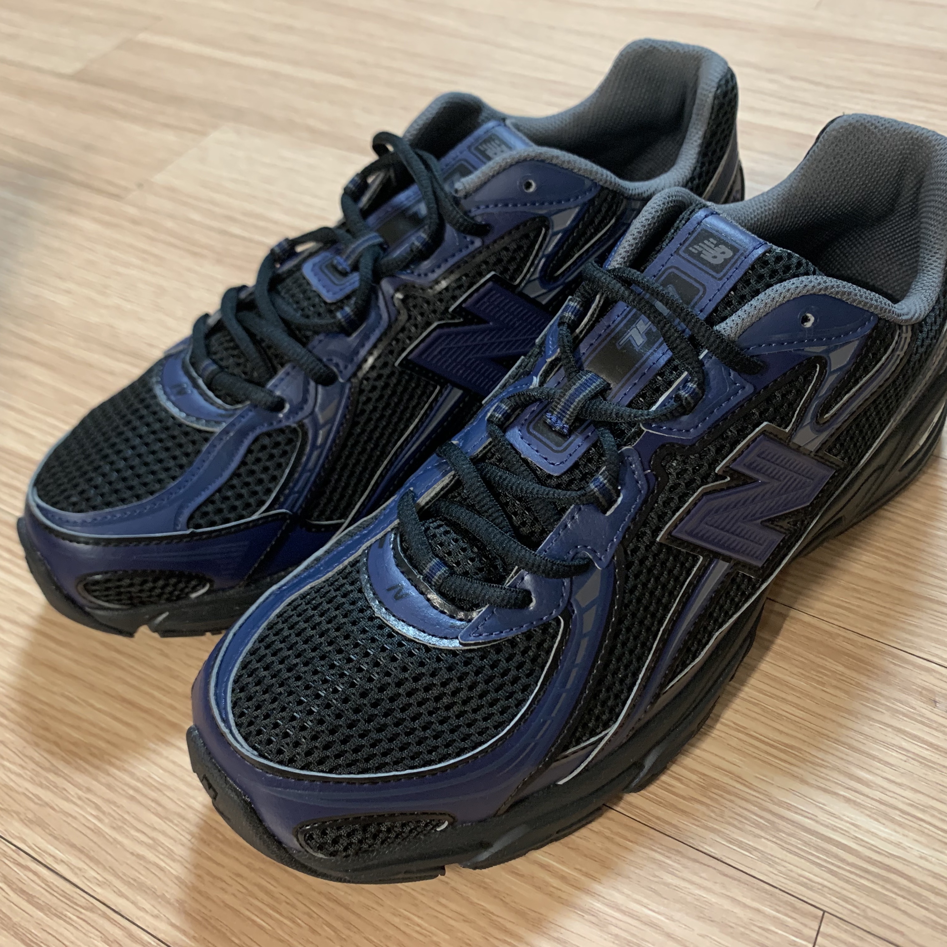 New Balance 740 Navy Black 착용 스타일 - 1