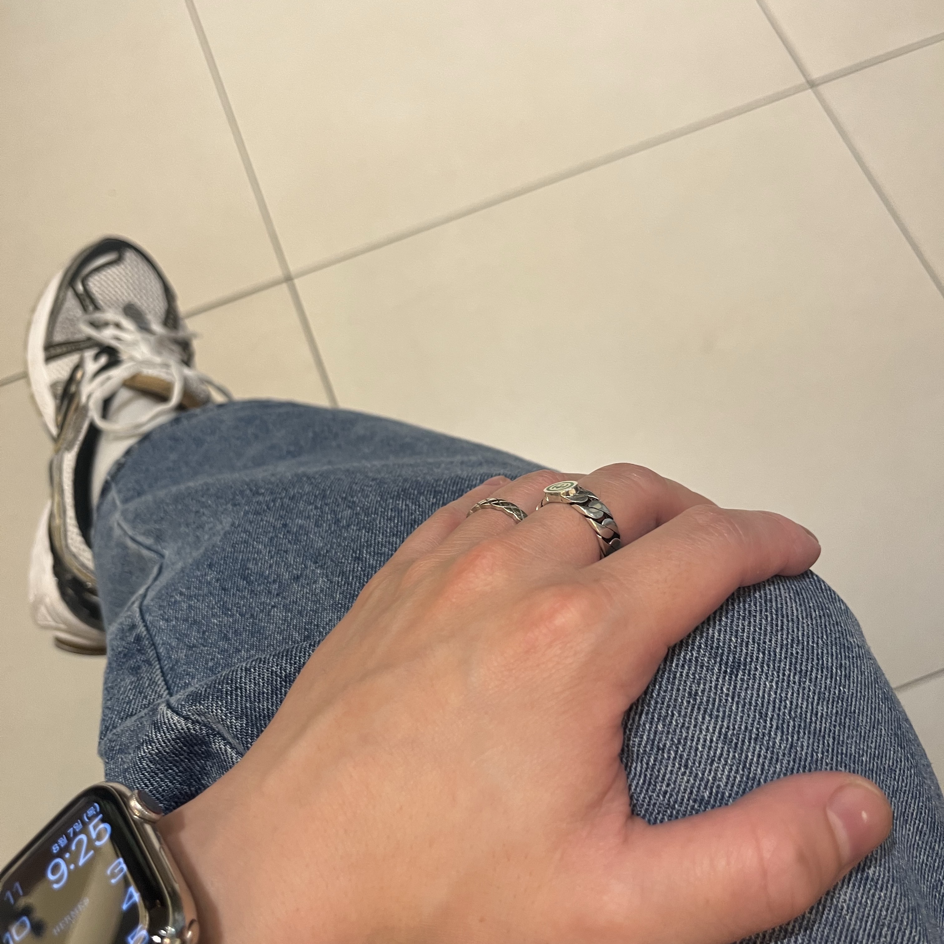 Gucci Interlocking G Enamel Ring Silver 착용 스타일